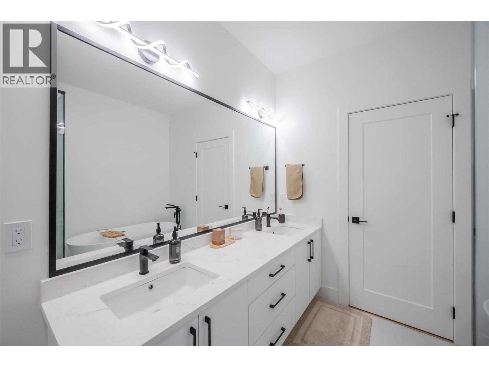 194 Maple Place Unit# 4, Oliver