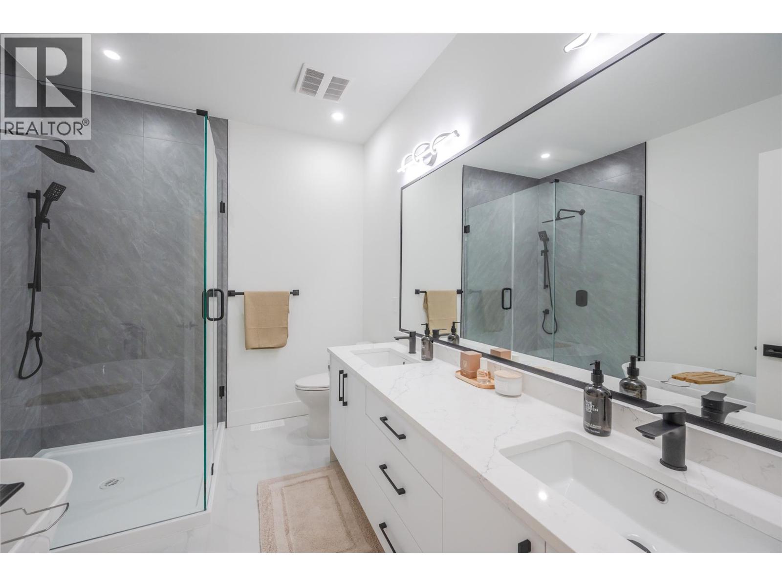 194 Maple Place Unit# 4, Oliver