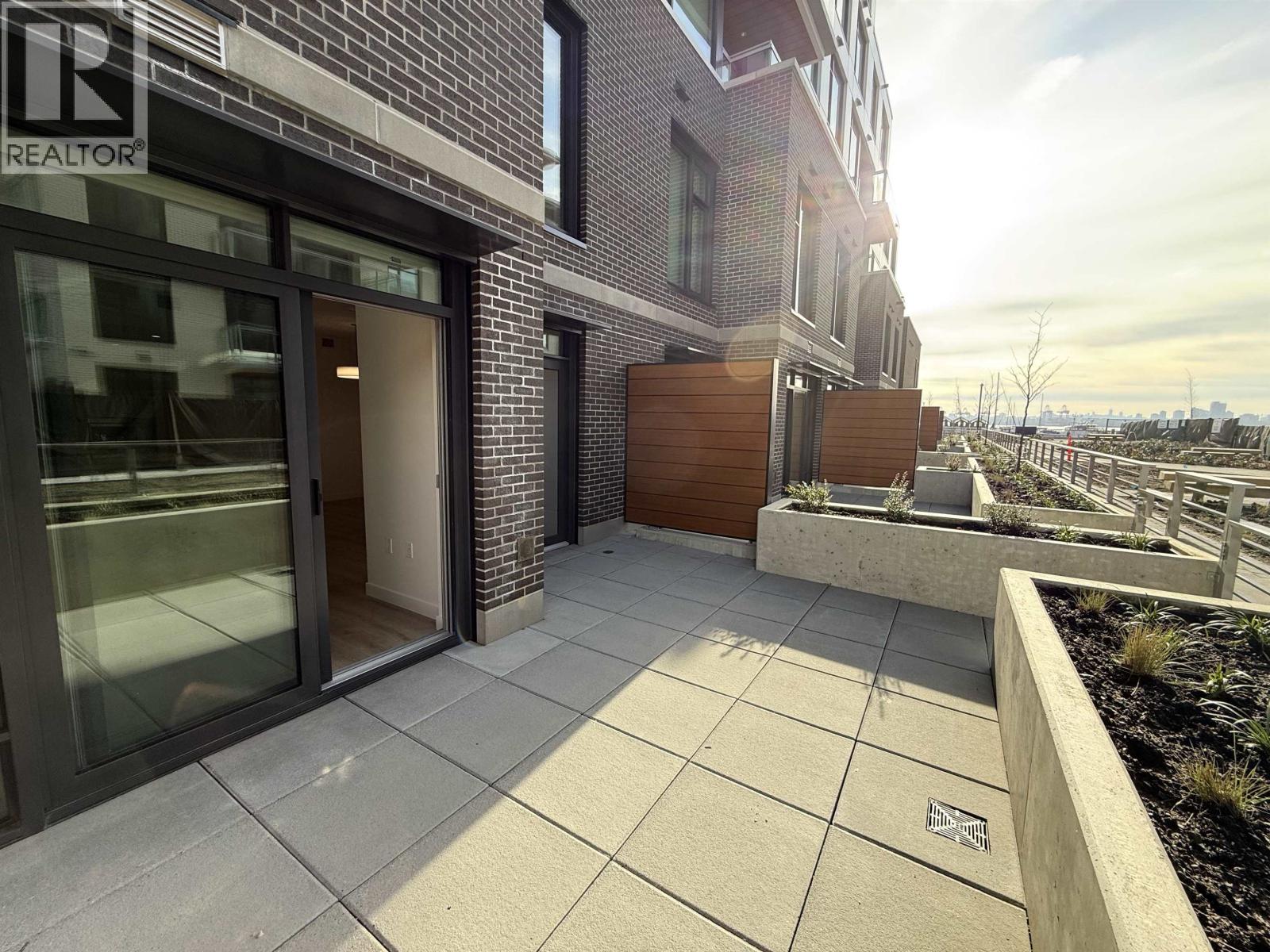 117 755 HARBOURSIDE DRIVE, North Vancouver