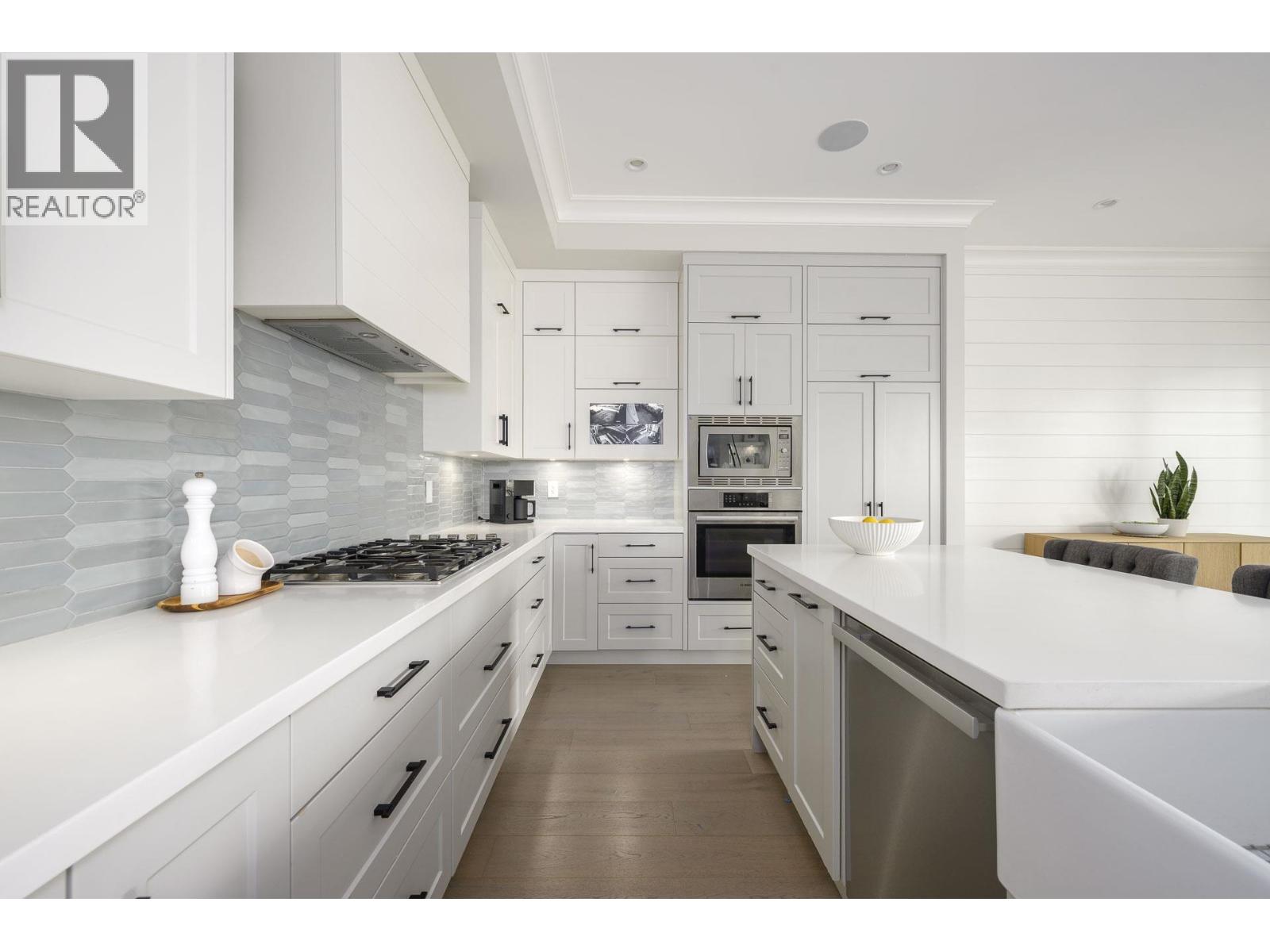 702 ROBINSON STREET - Photo 4 of 32, Coquitlam, British Columbia