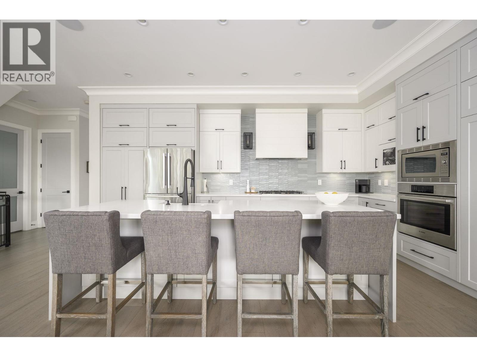 702 ROBINSON STREET - Photo 3 of 32, Coquitlam, British Columbia