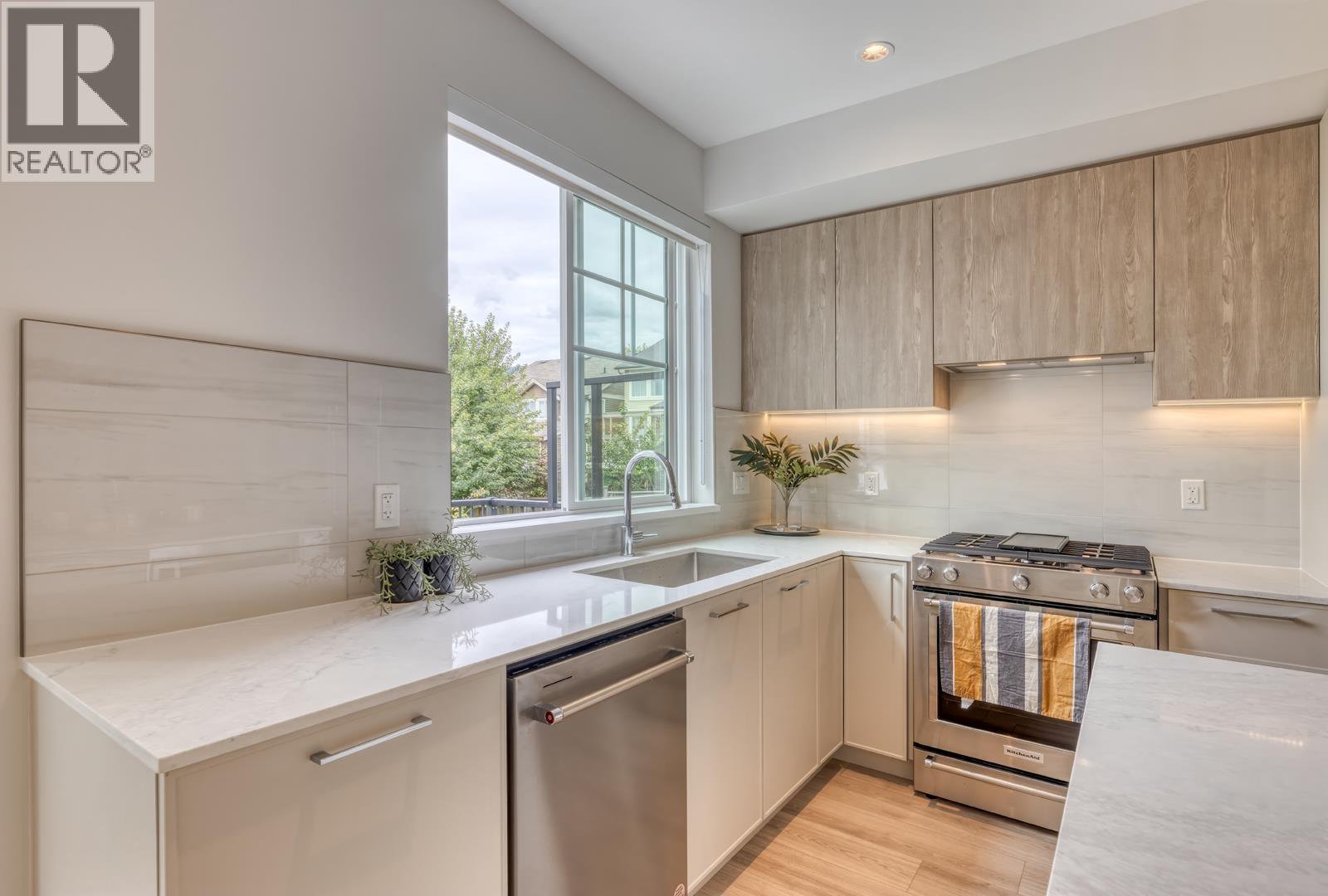 104 3421 QUEENSTON AVENUE, Coquitlam