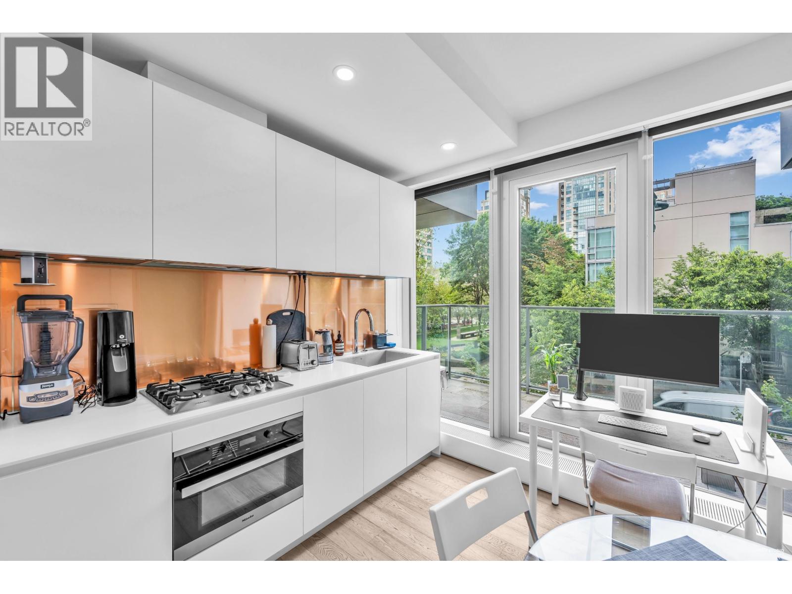 303 1480 HOWE STREET, Vancouver