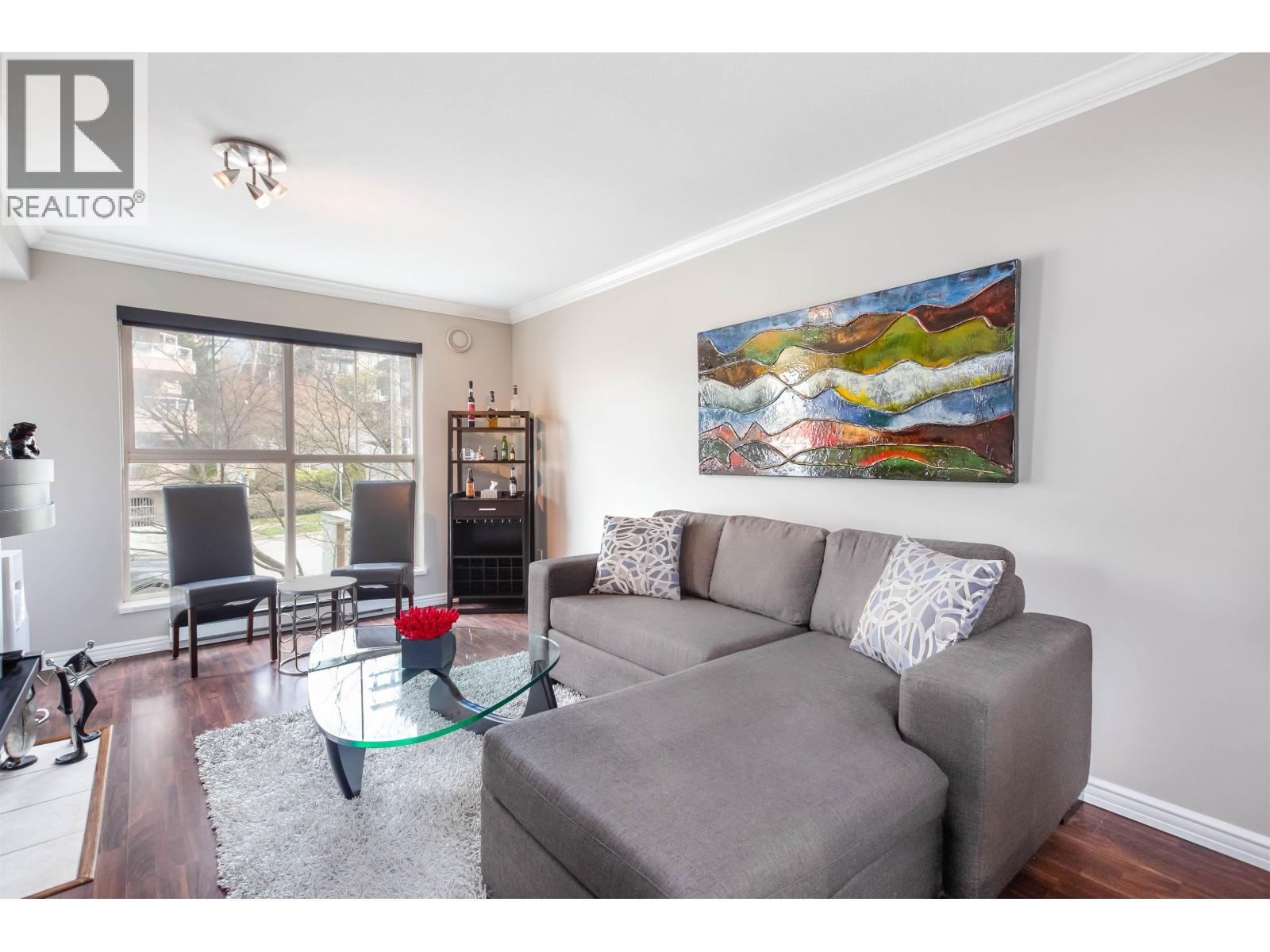 219 332 LONSDALE AVENUE, North Vancouver