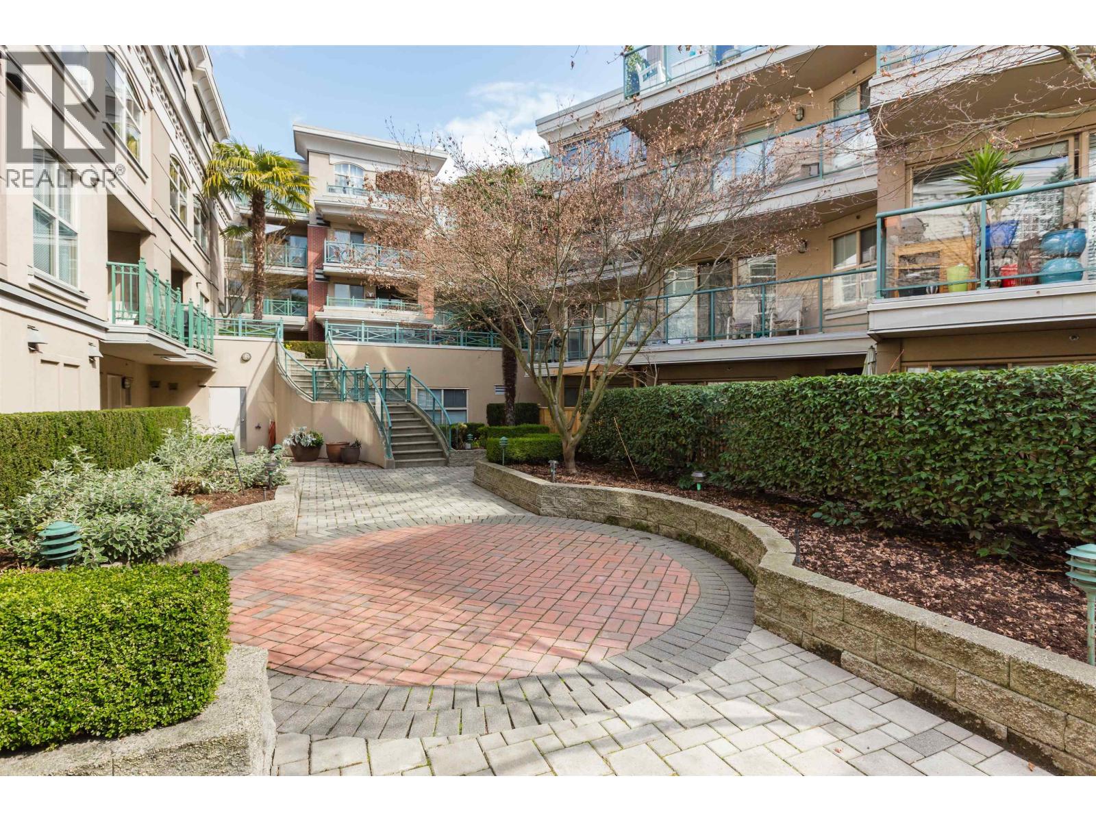 219 332 LONSDALE AVENUE, North Vancouver