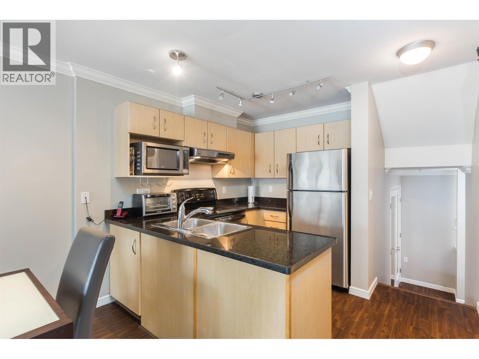 219 332 LONSDALE AVENUE, North Vancouver