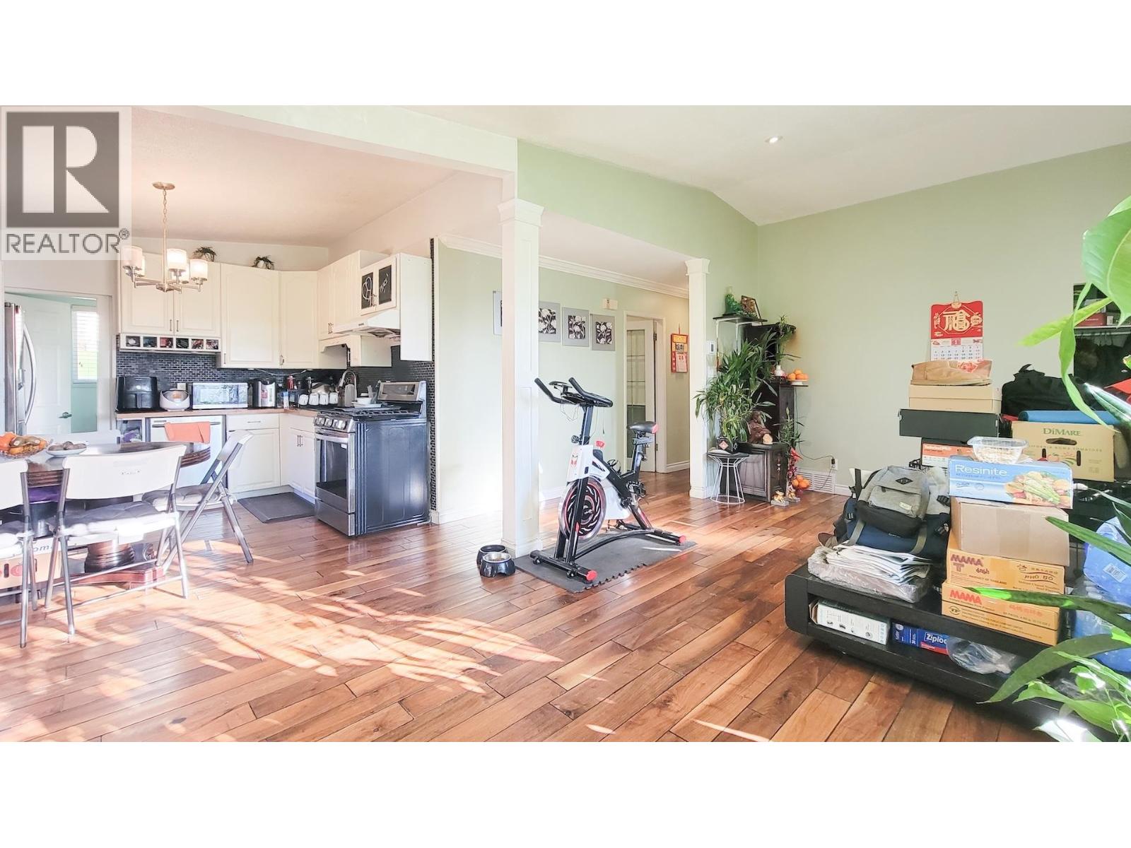 333 LOUELLEN STREET, New Westminster