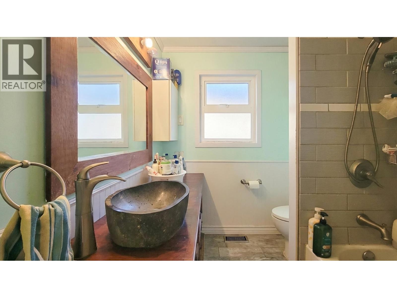 333 LOUELLEN STREET, New Westminster