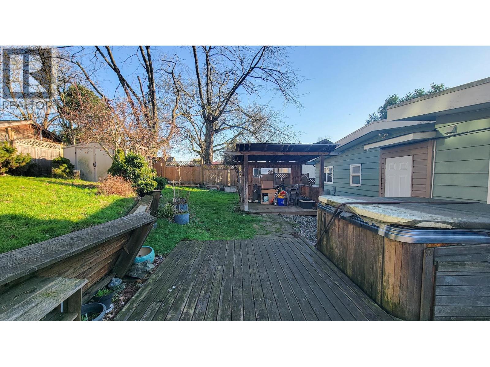 333 LOUELLEN STREET, New Westminster