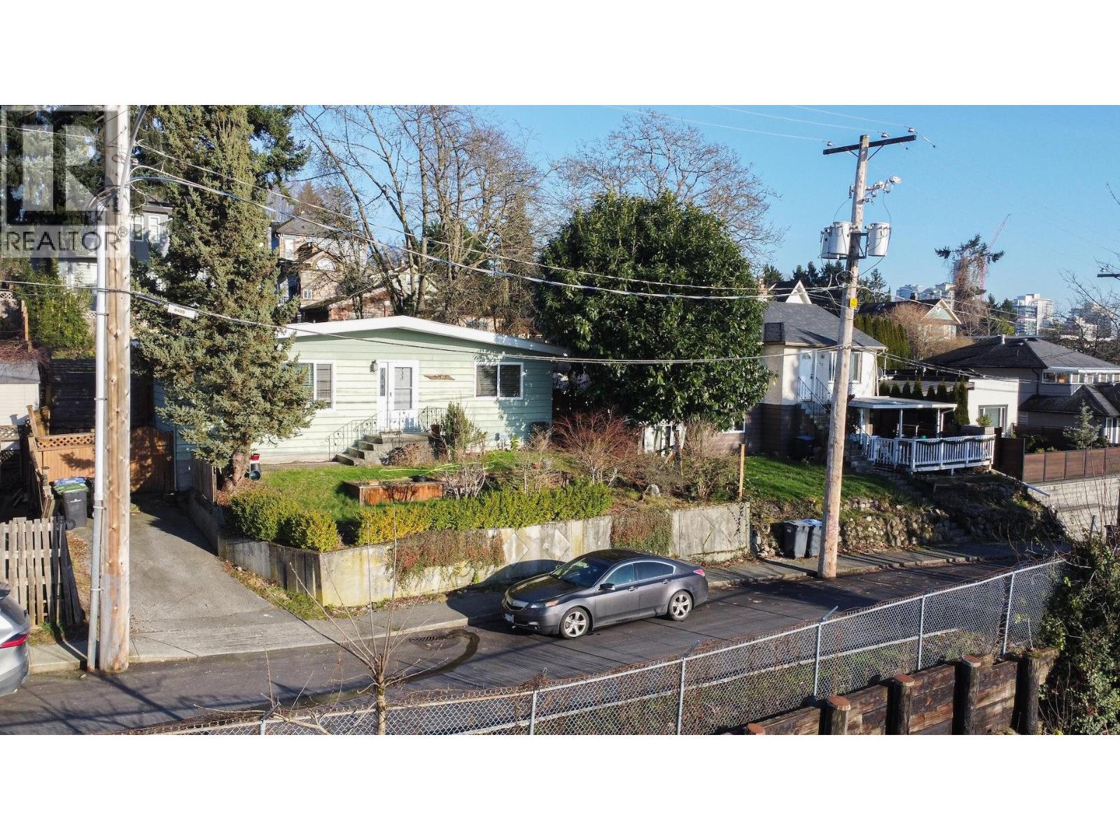 333 LOUELLEN STREET, New Westminster