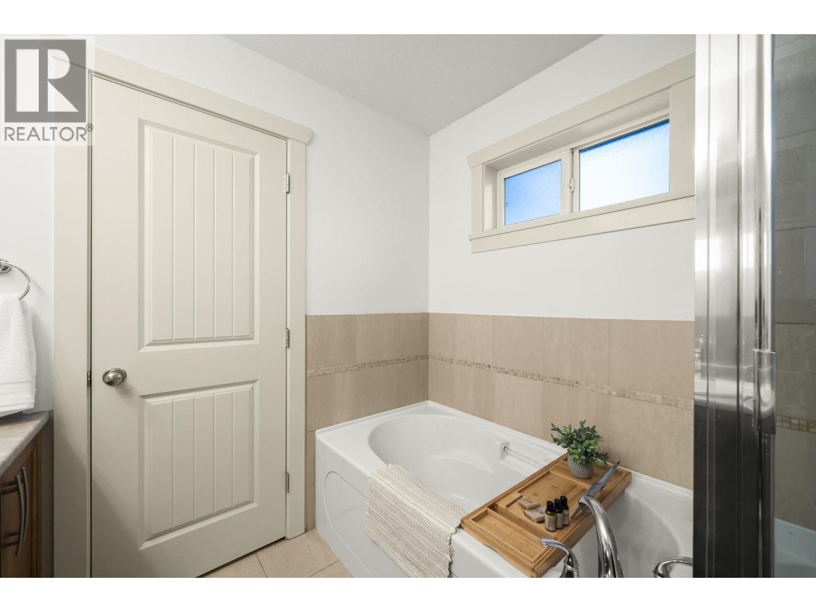 #6-4887 CENTRAL Avenue, Delta