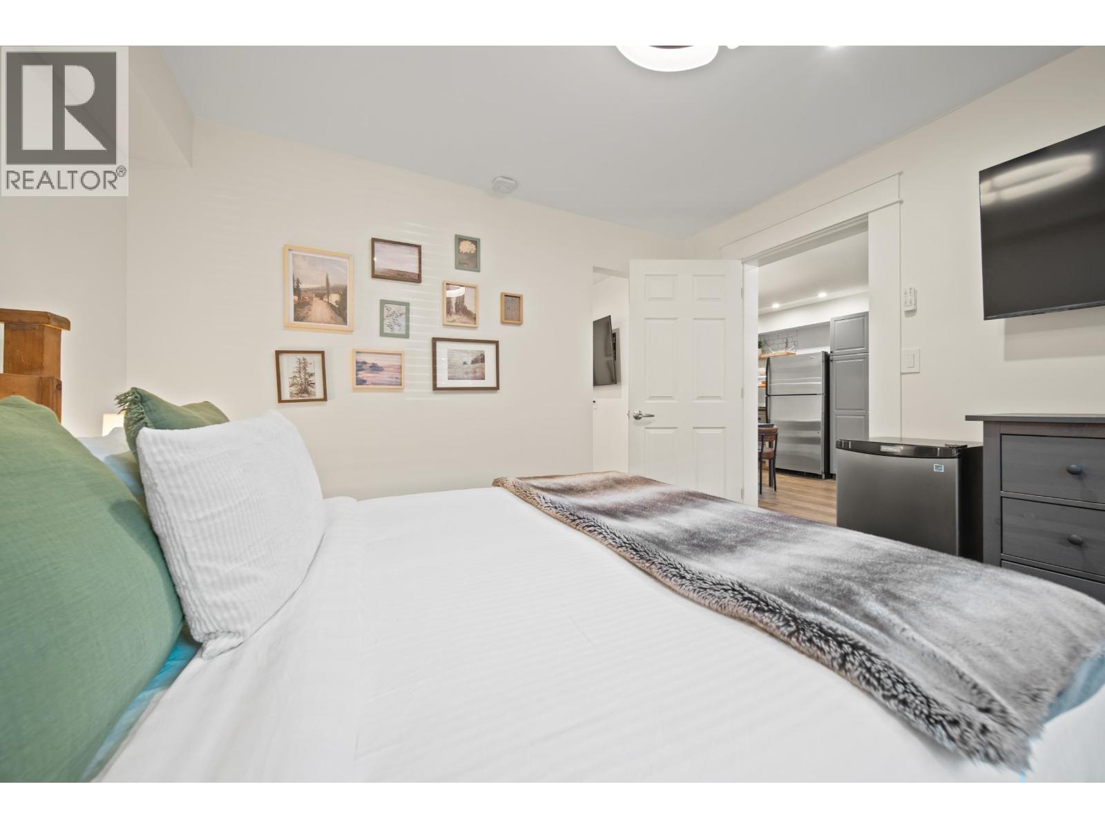 101 2021 KAREN CRESCENT, Whistler