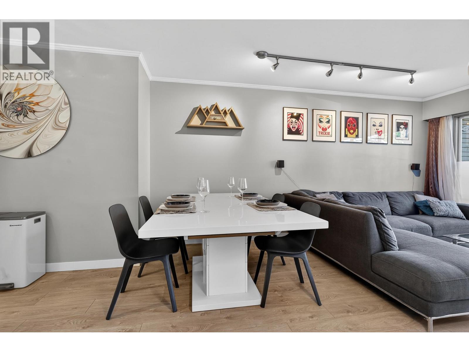 211 230 MOWAT Street - photo 2