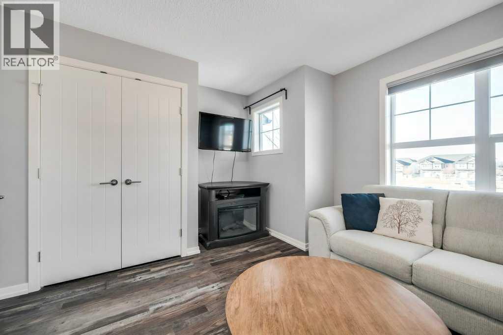 101 Sunset Drive, Cochrane