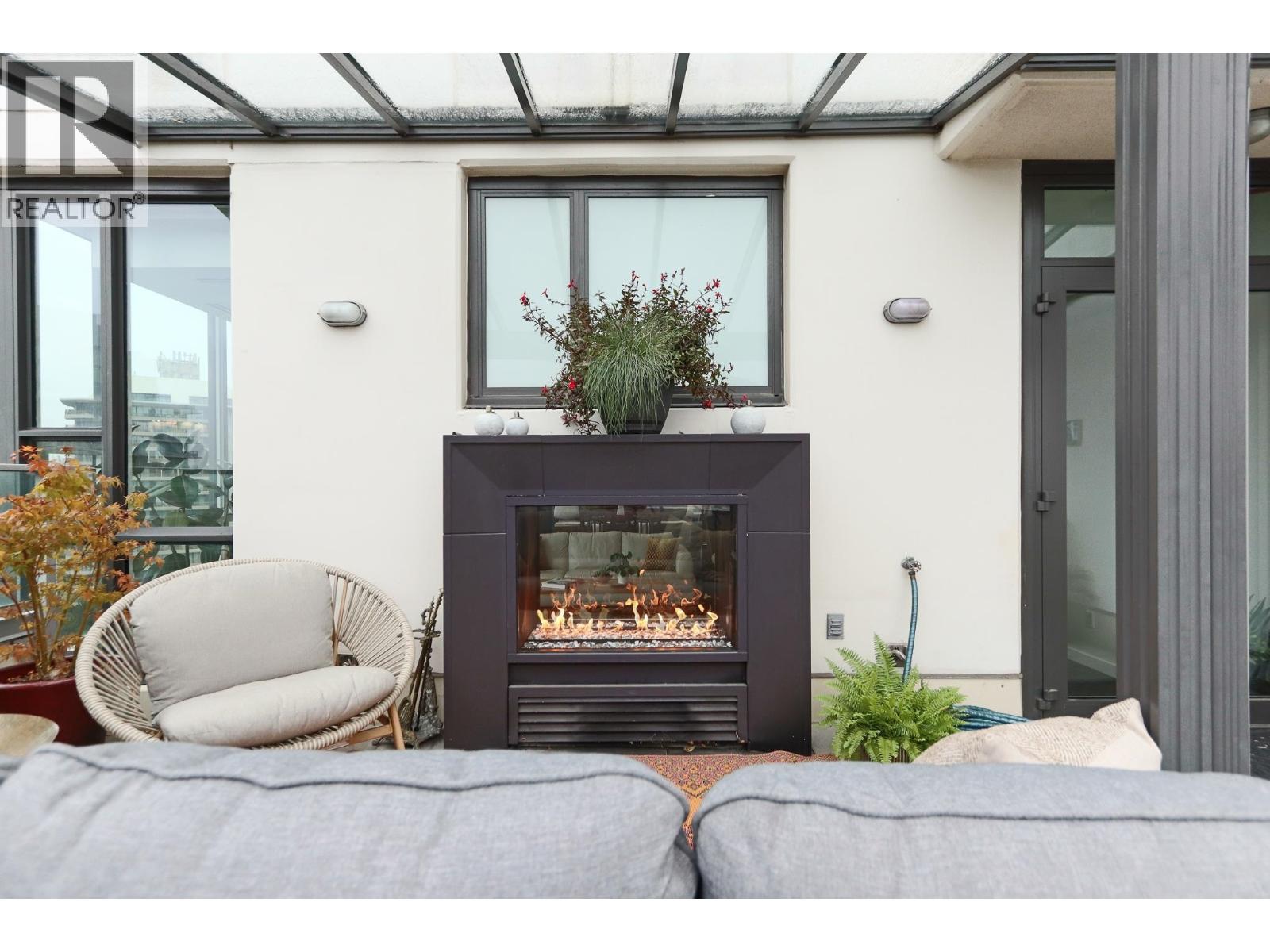 2202 2200 DOUGLAS ROAD, Burnaby