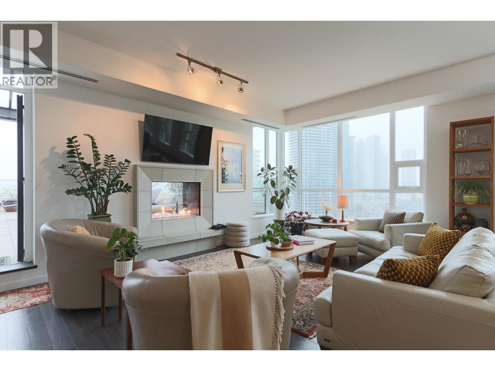 2202 2200 DOUGLAS ROAD, Burnaby