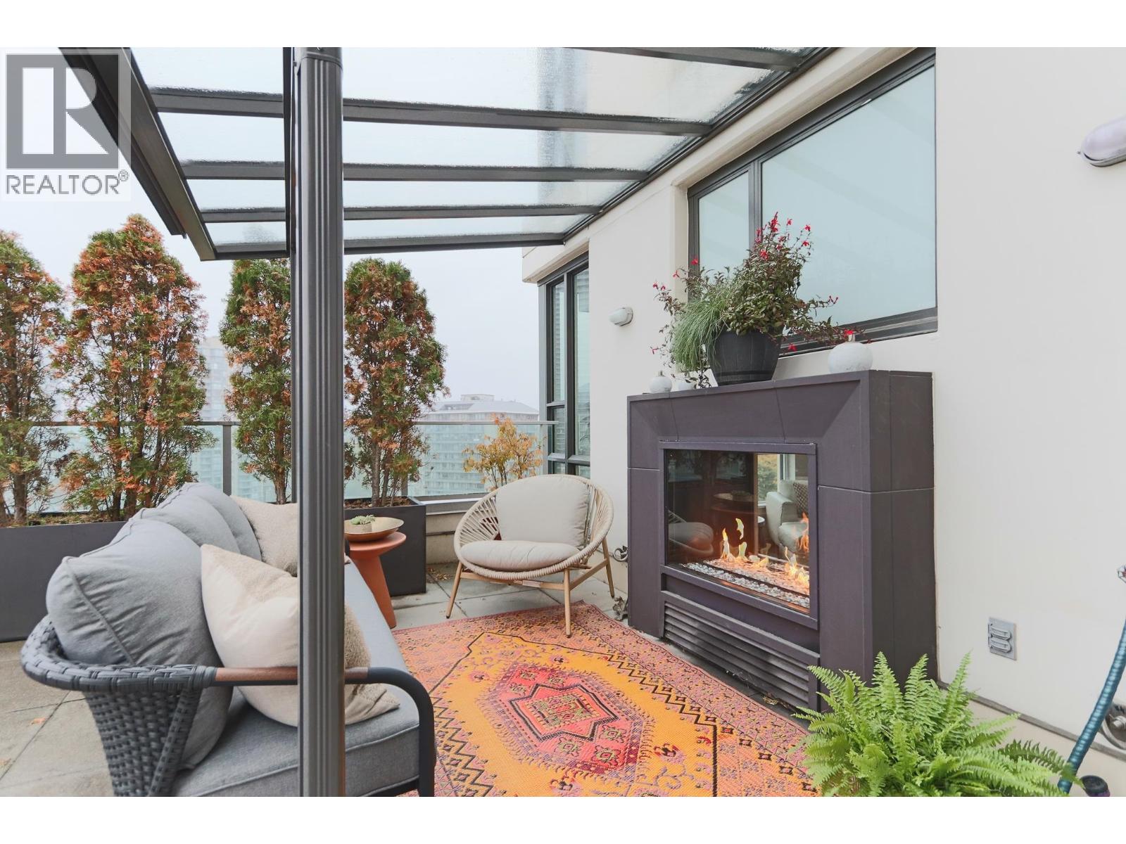 2202 2200 DOUGLAS ROAD, Burnaby