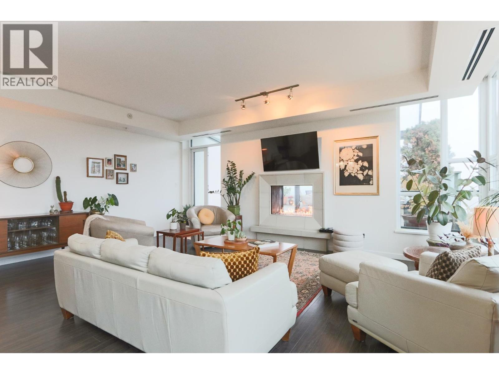 2202 2200 DOUGLAS ROAD, Burnaby