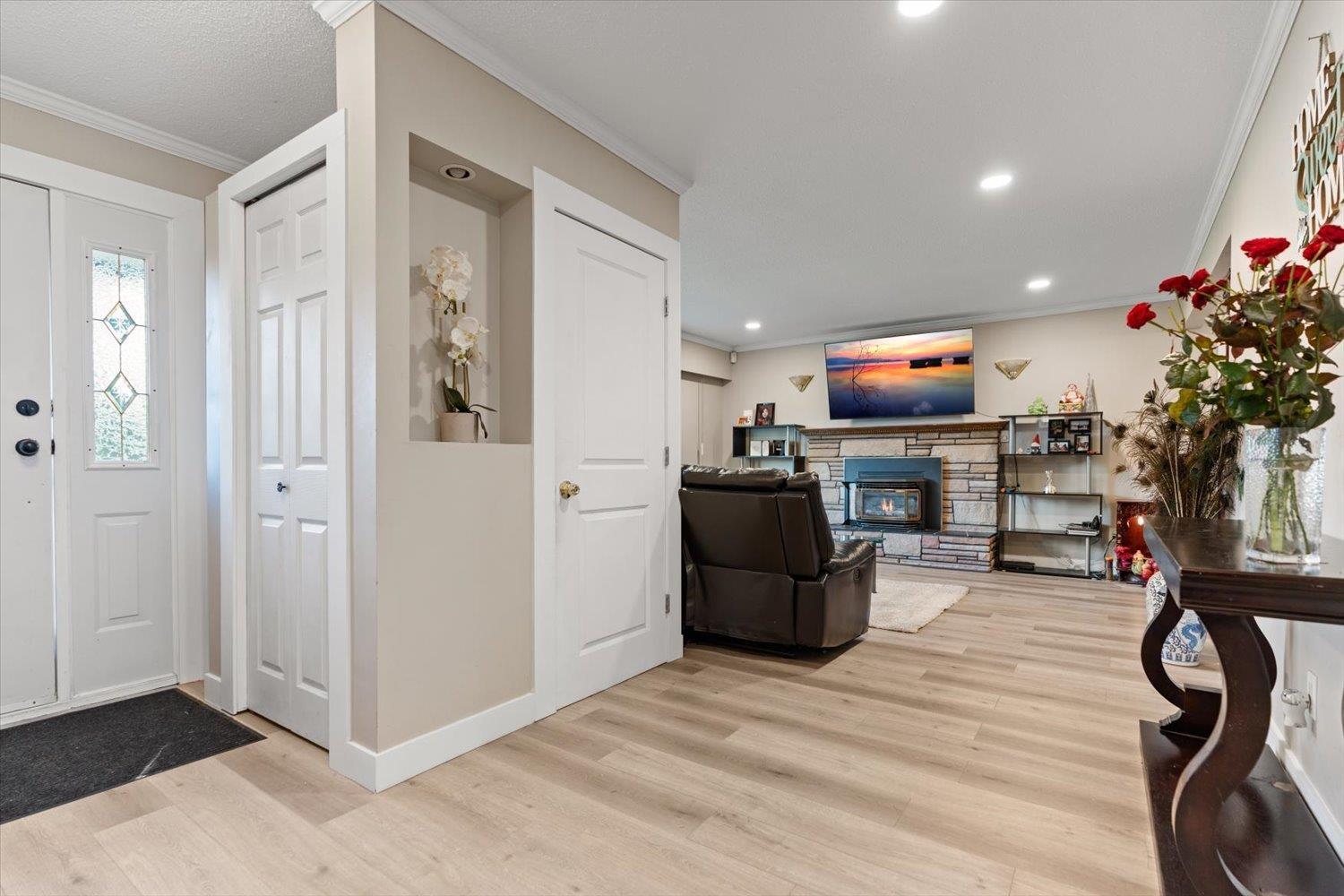 3174 268 STREET - Photo 3 of 35, Langley, British Columbia