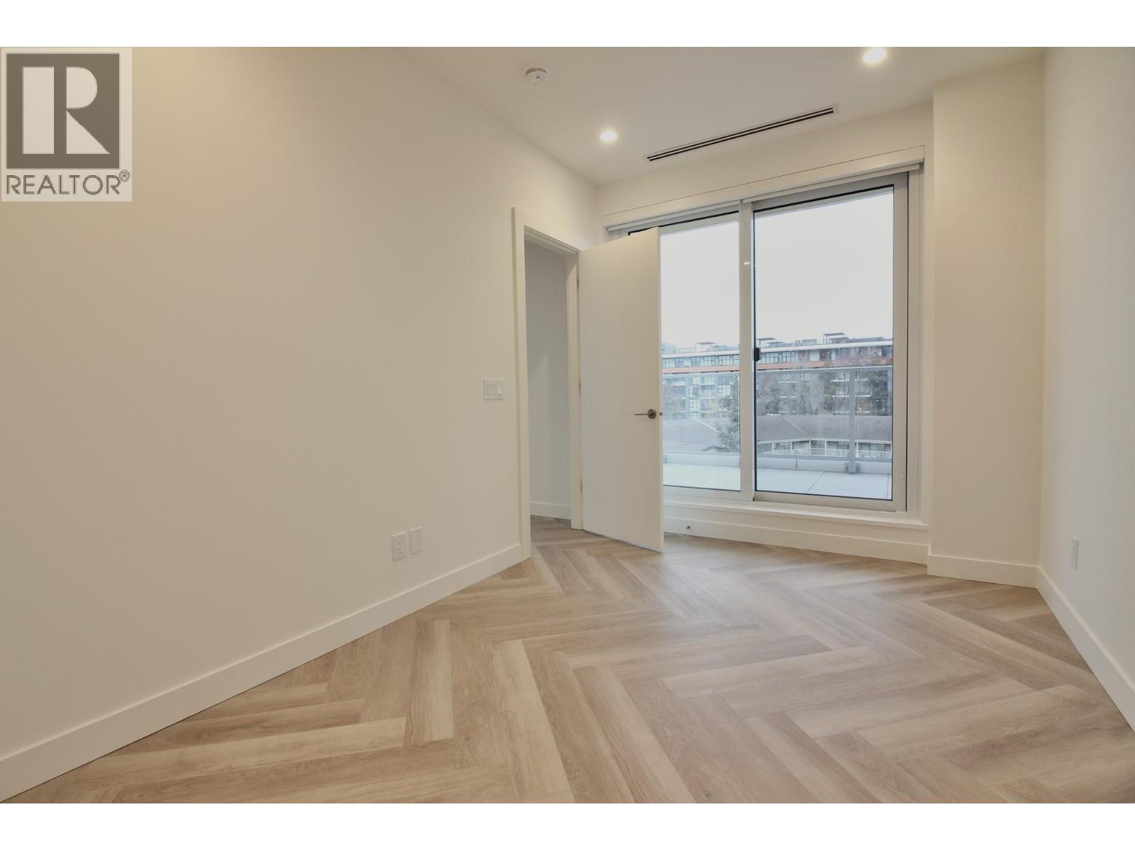 411 3340 Lakeshore Road, Kelowna