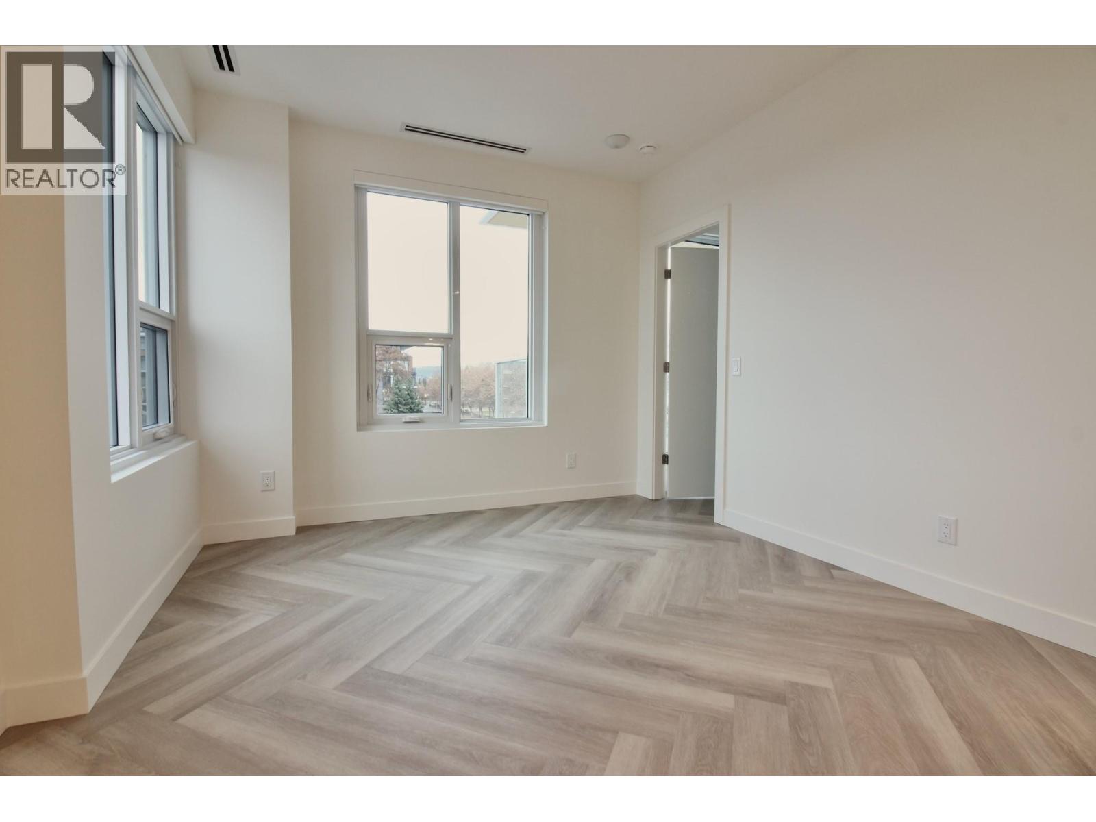 411 3340 Lakeshore Road, Kelowna