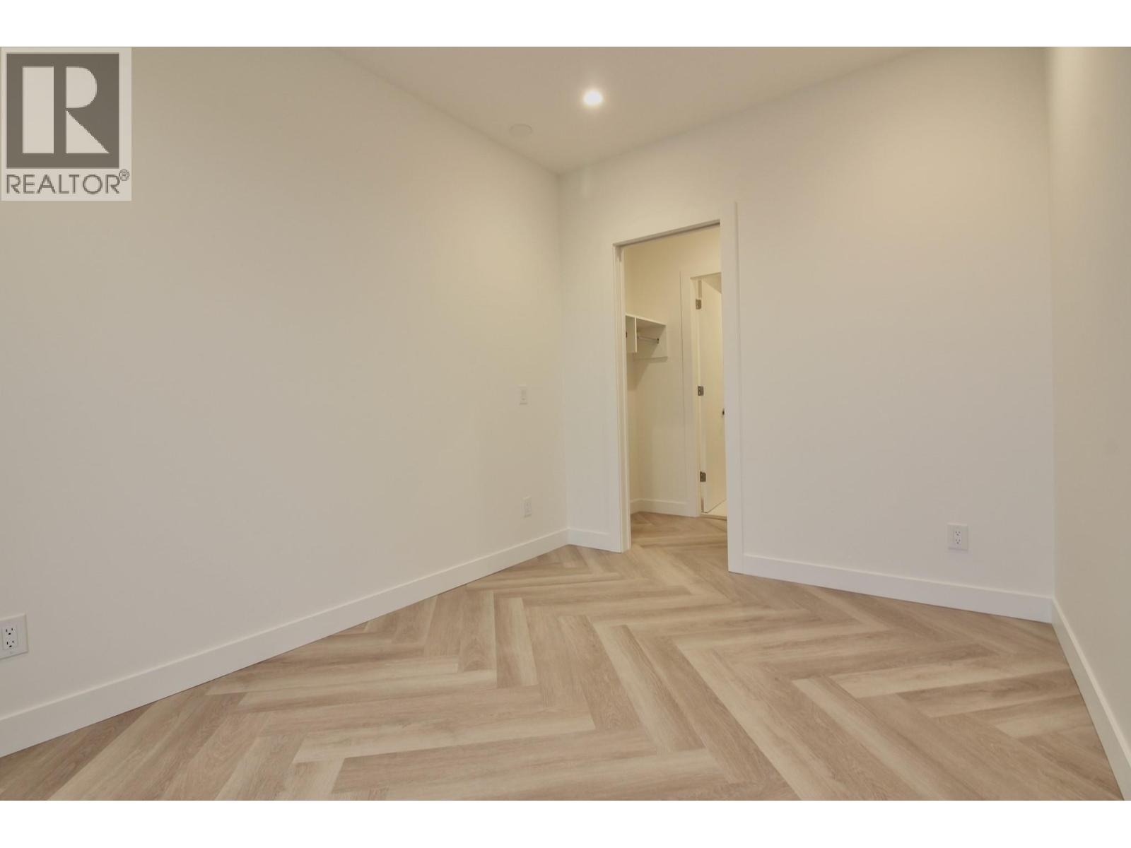 411 3340 Lakeshore Road, Kelowna