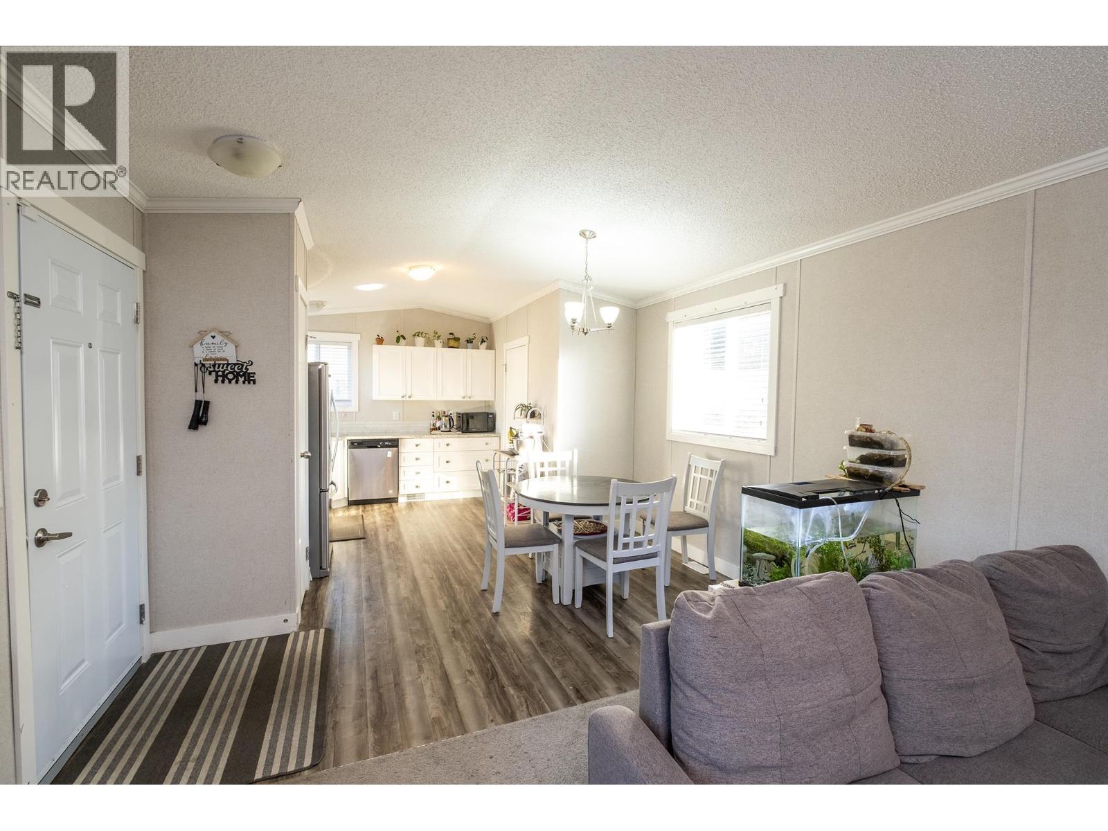 139 1413 SUNSHINE COAST HIGHWAY, Gibsons