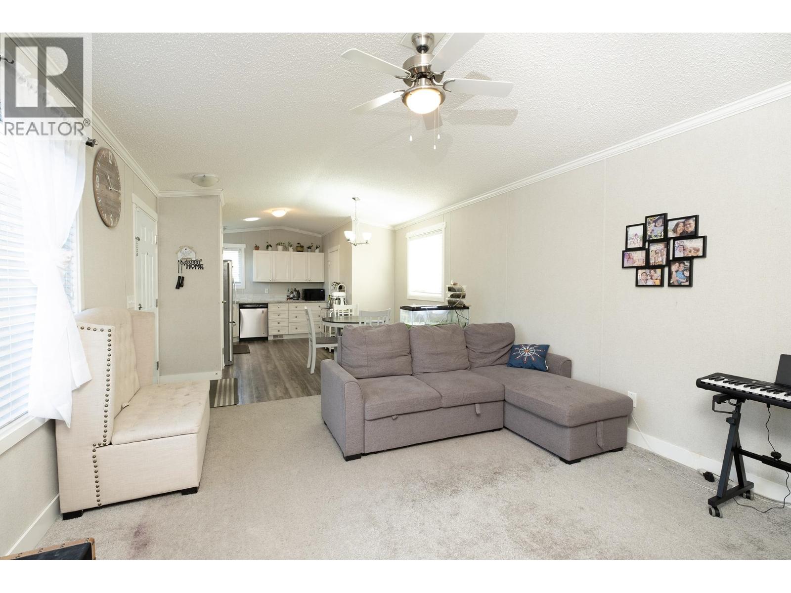 139 1413 SUNSHINE COAST HIGHWAY, Gibsons