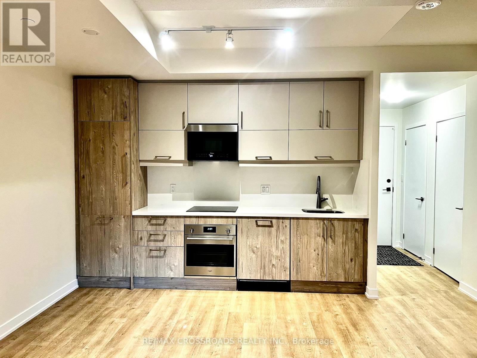 292 Verdale Crossing Unit 717 photo 2