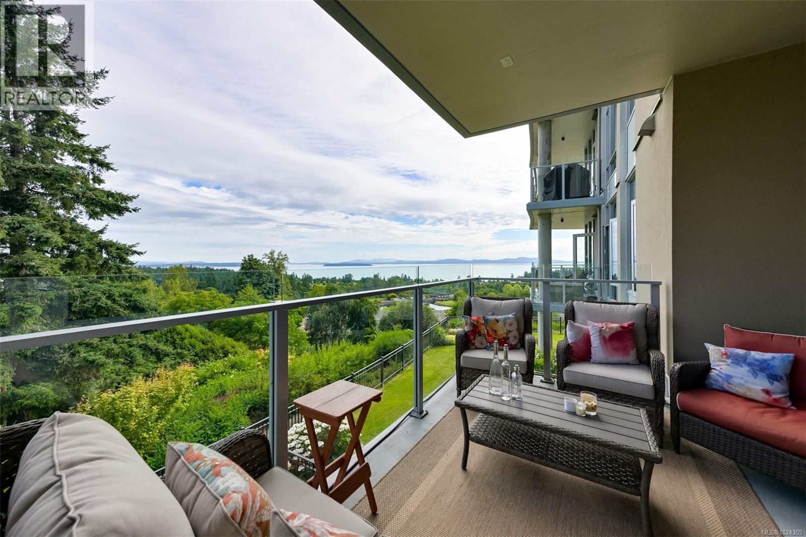 202 5388 Hill Rise Terrace, Saanich