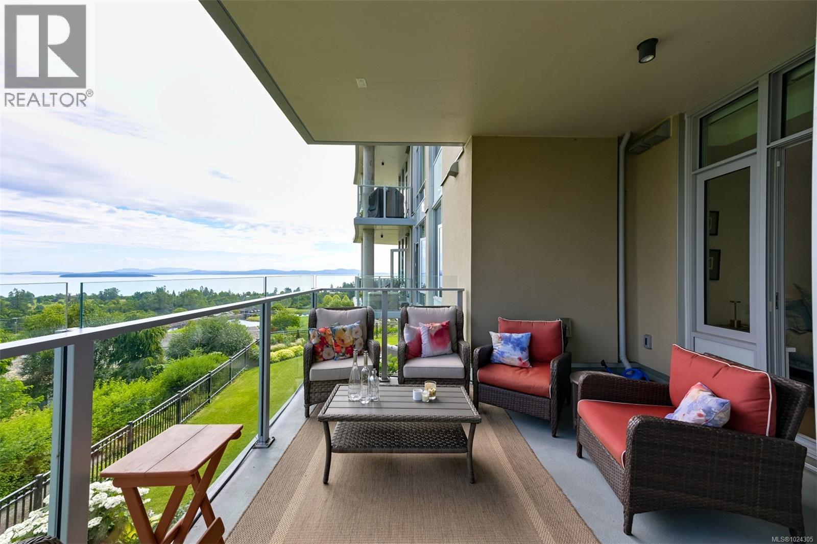 202 5388 Hill Rise Terrace, Saanich