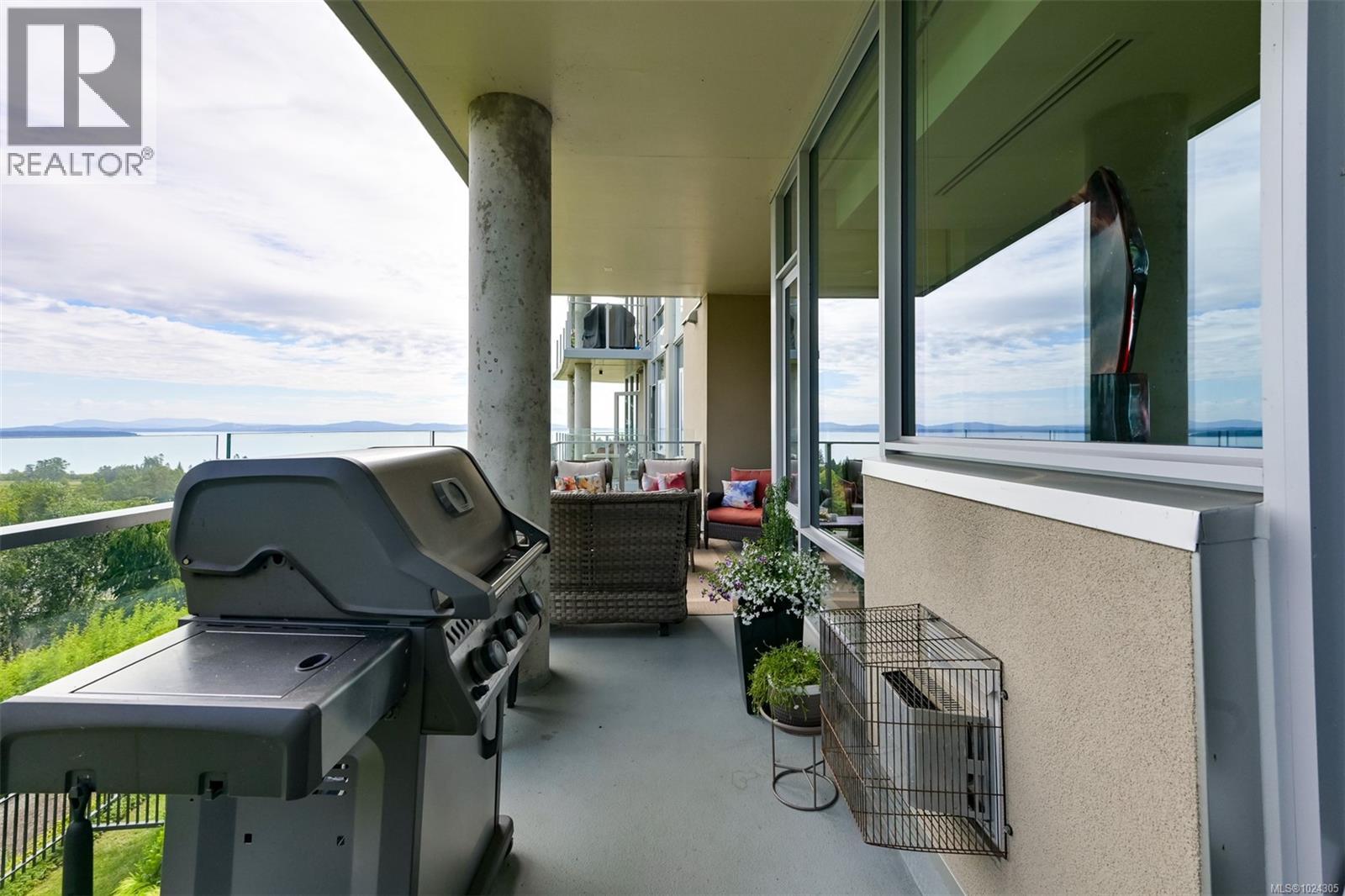 202 5388 Hill Rise Terrace, Saanich