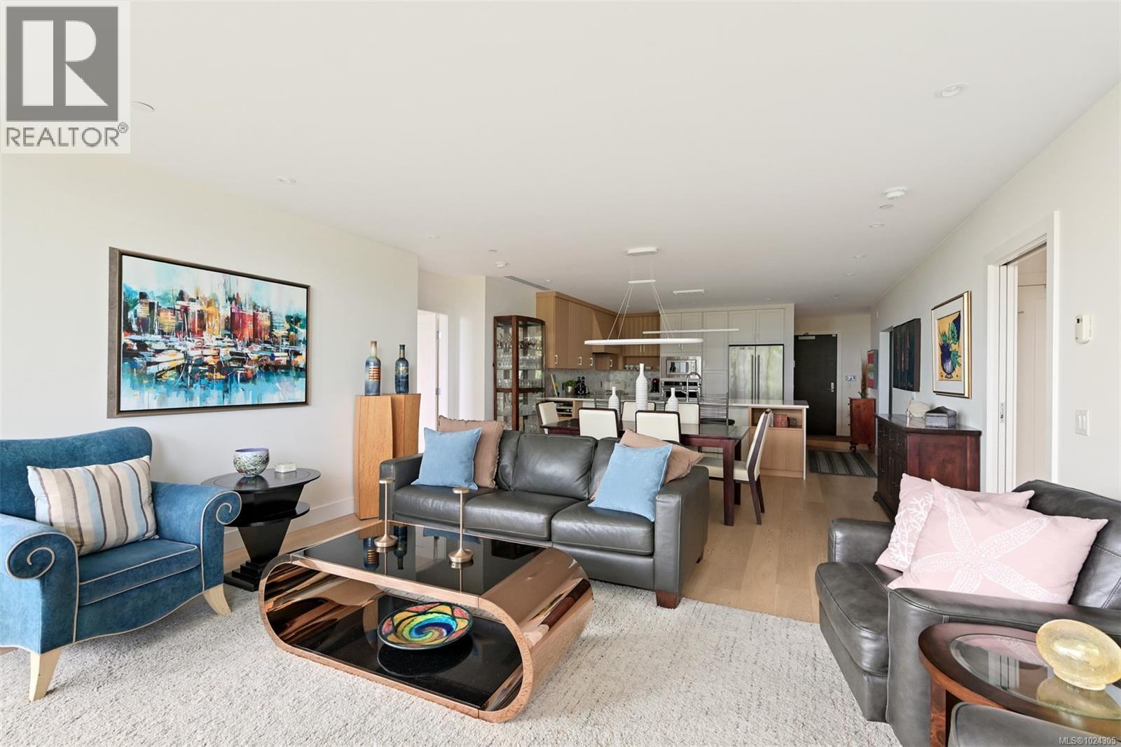 202 5388 Hill Rise Terrace, Saanich