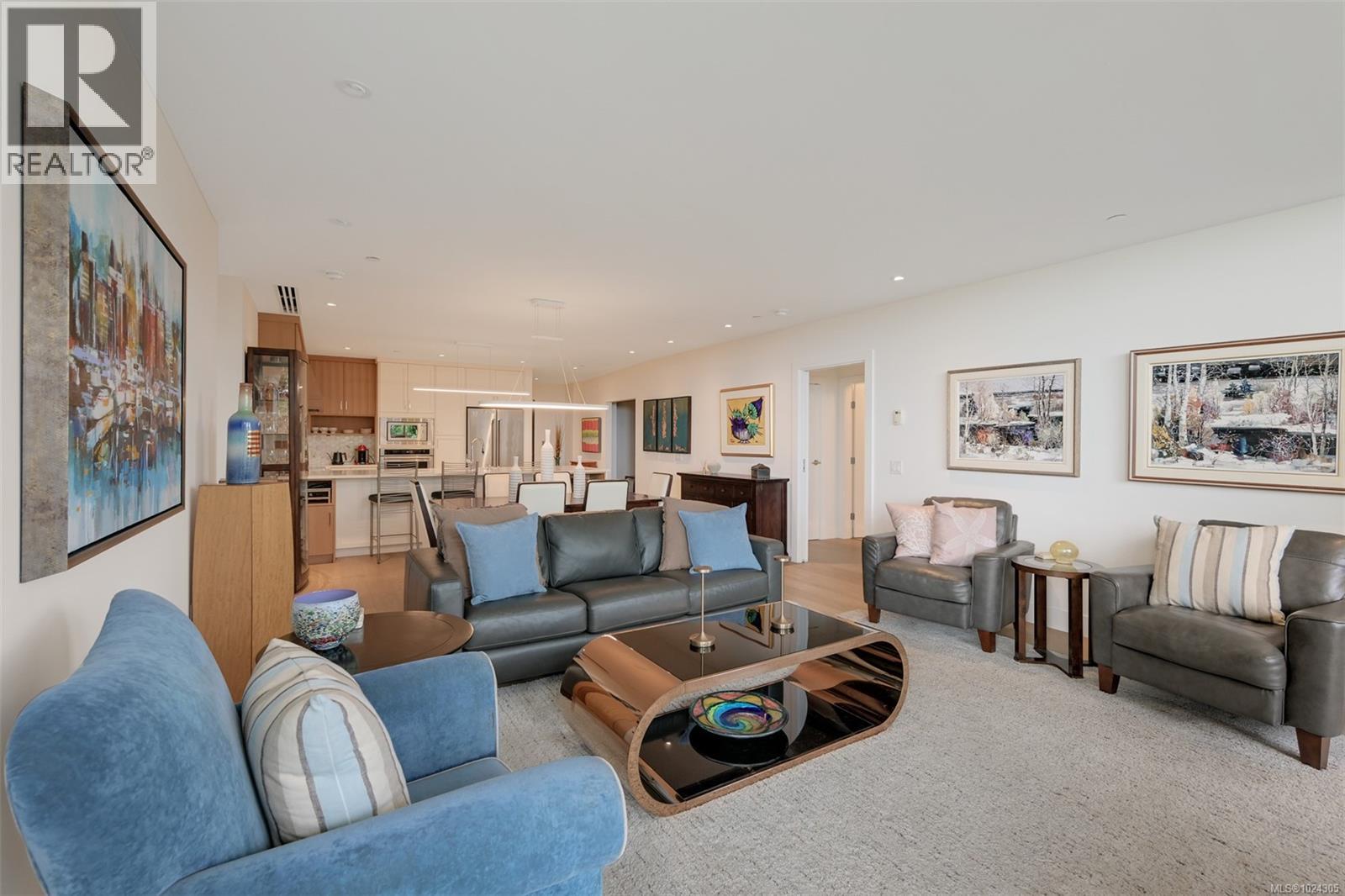 202 5388 Hill Rise Terrace, Saanich