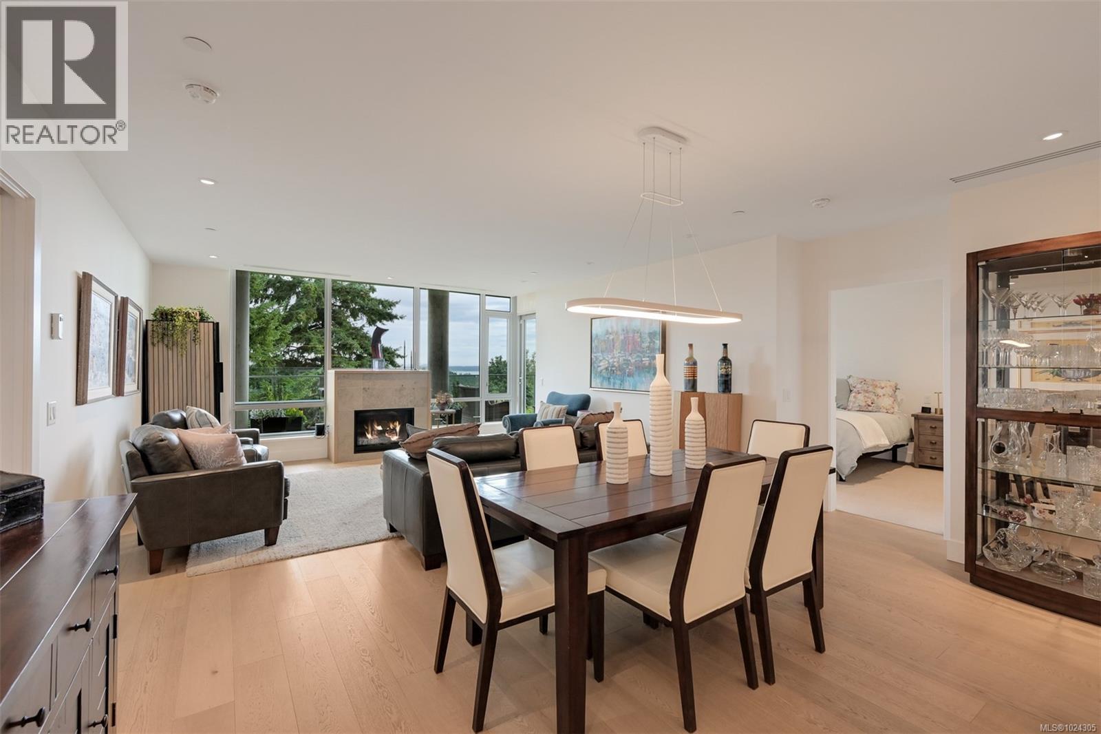 202 5388 Hill Rise Terrace, Saanich