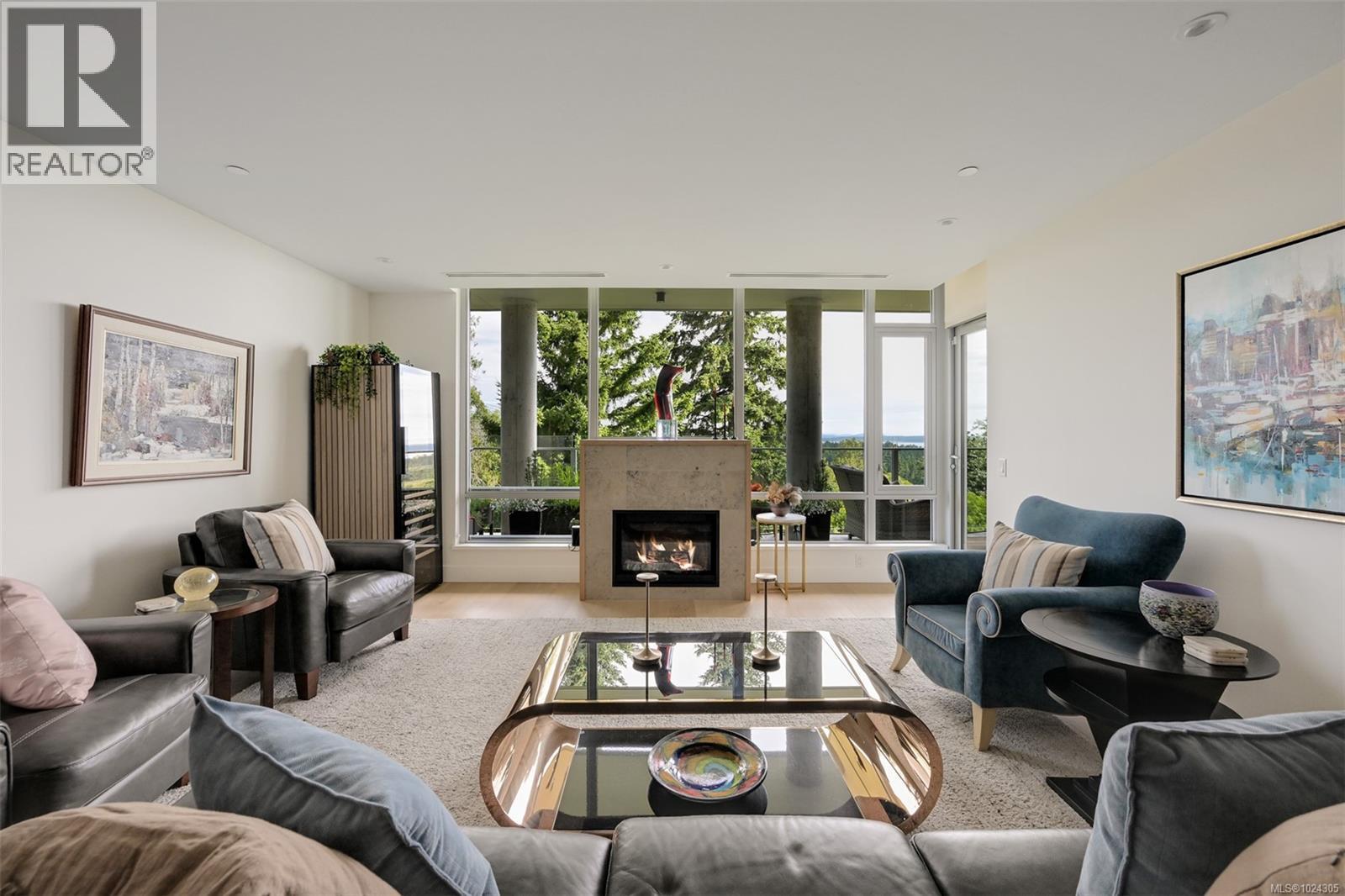 202 5388 Hill Rise Terrace, Saanich