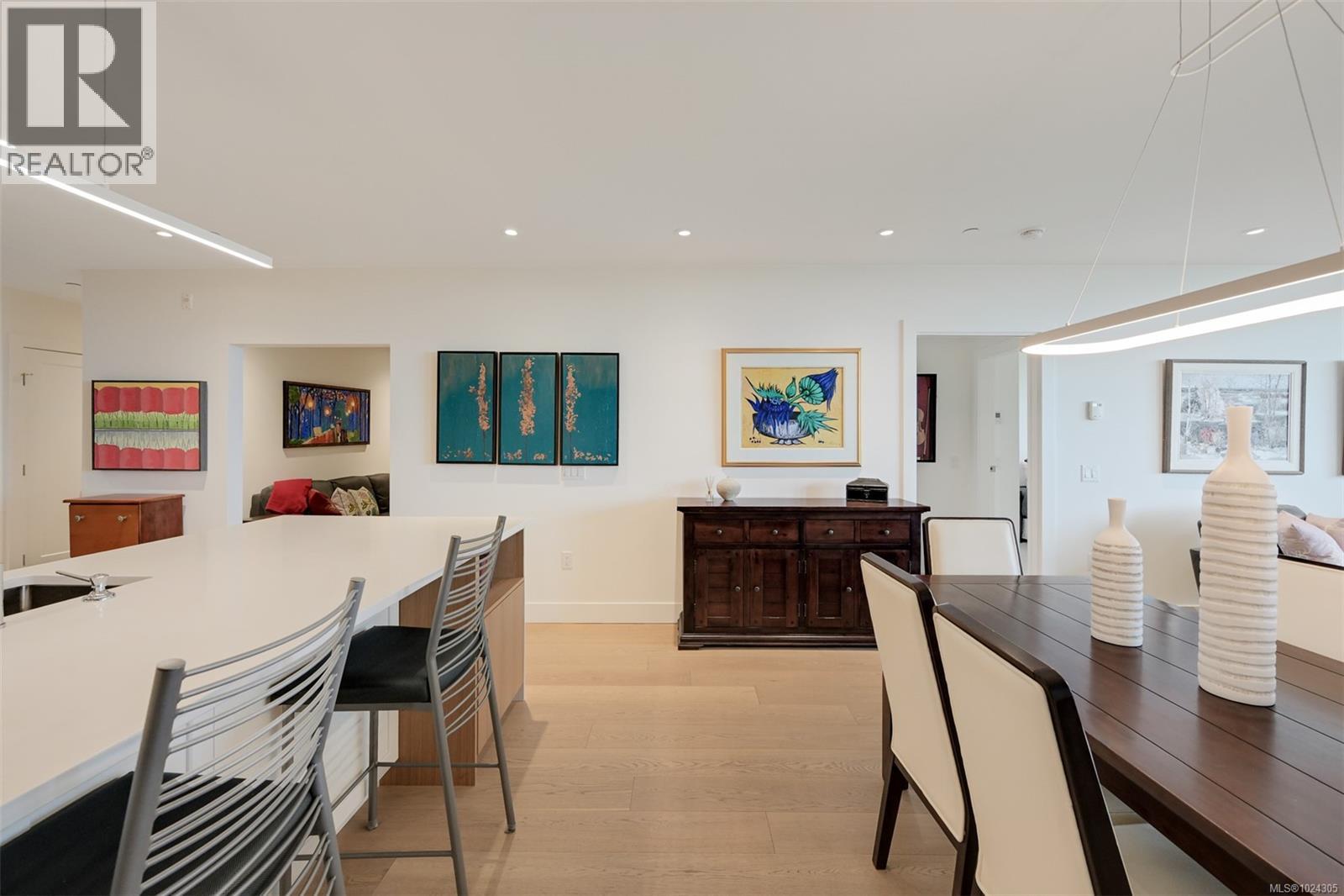 202 5388 Hill Rise Terrace, Saanich