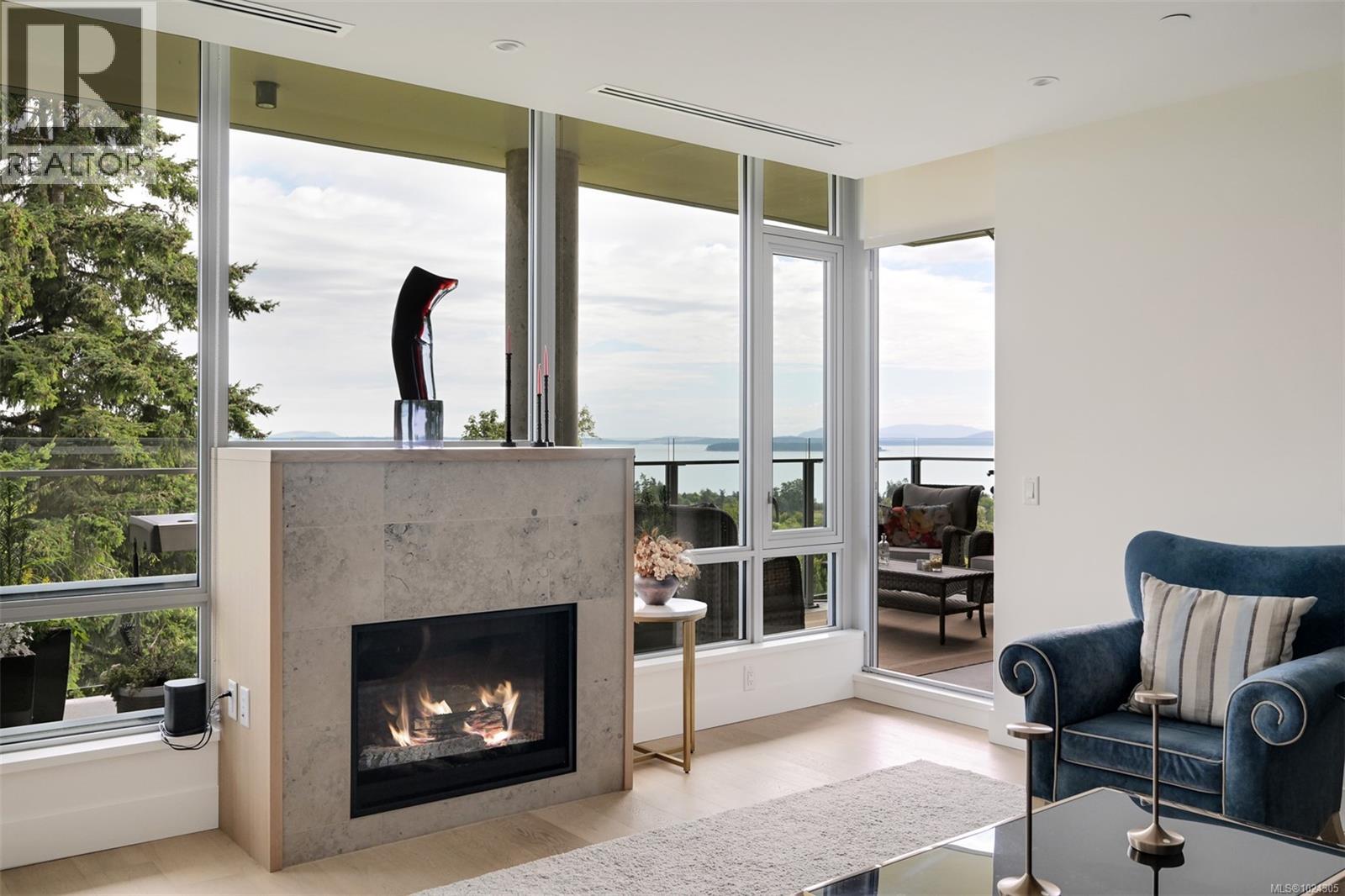 202 5388 Hill Rise Terrace, Saanich