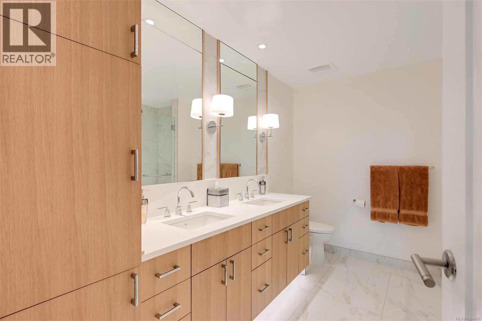 202 5388 Hill Rise Terrace, Saanich