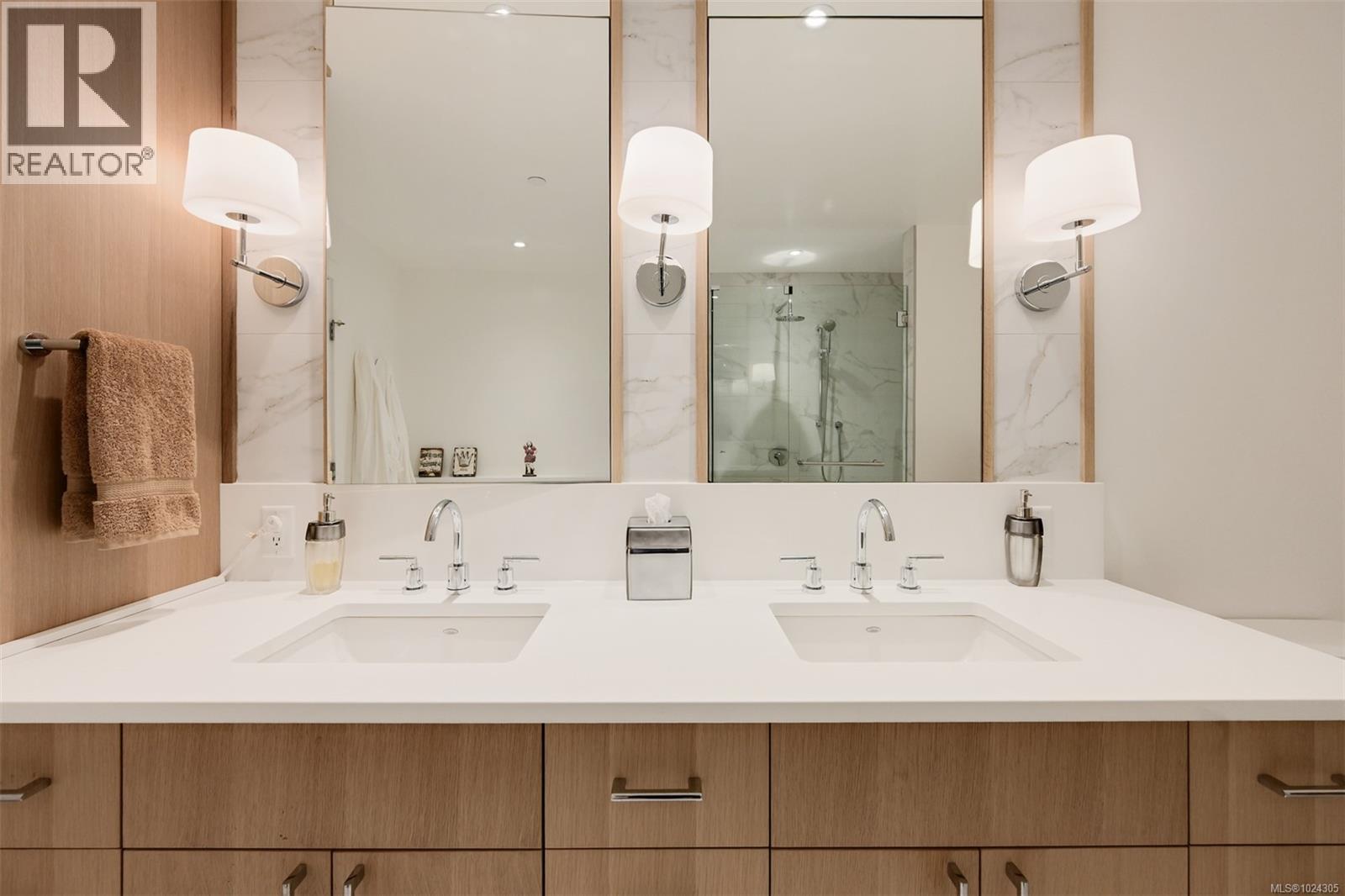 202 5388 Hill Rise Terrace, Saanich