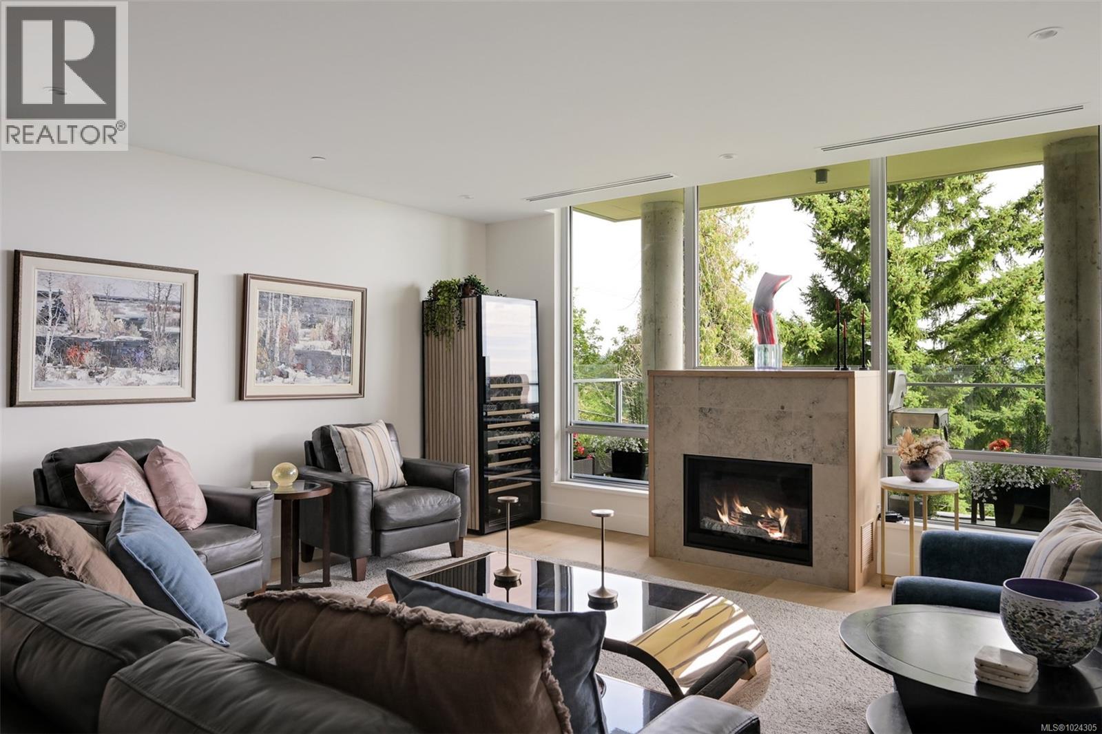 202 5388 Hill Rise Terrace, Saanich