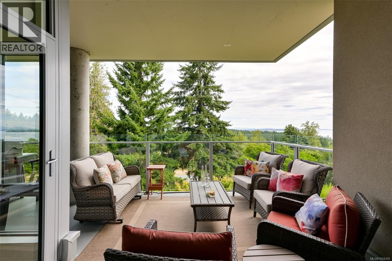 202 5388 Hill Rise Terrace, Saanich