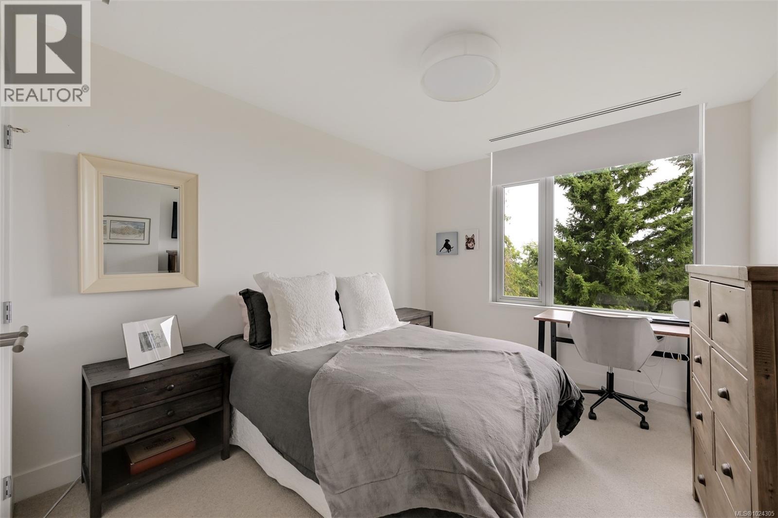 202 5388 Hill Rise Terrace, Saanich