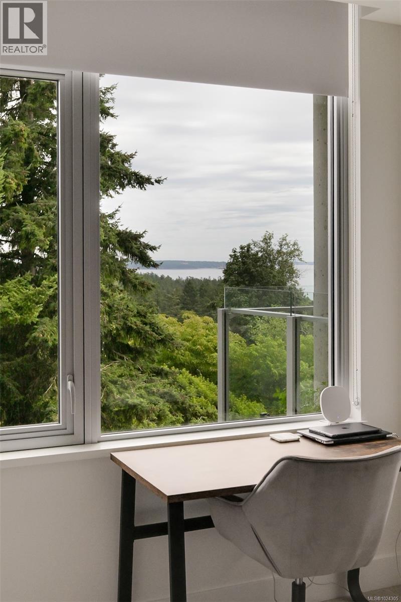 202 5388 Hill Rise Terrace, Saanich