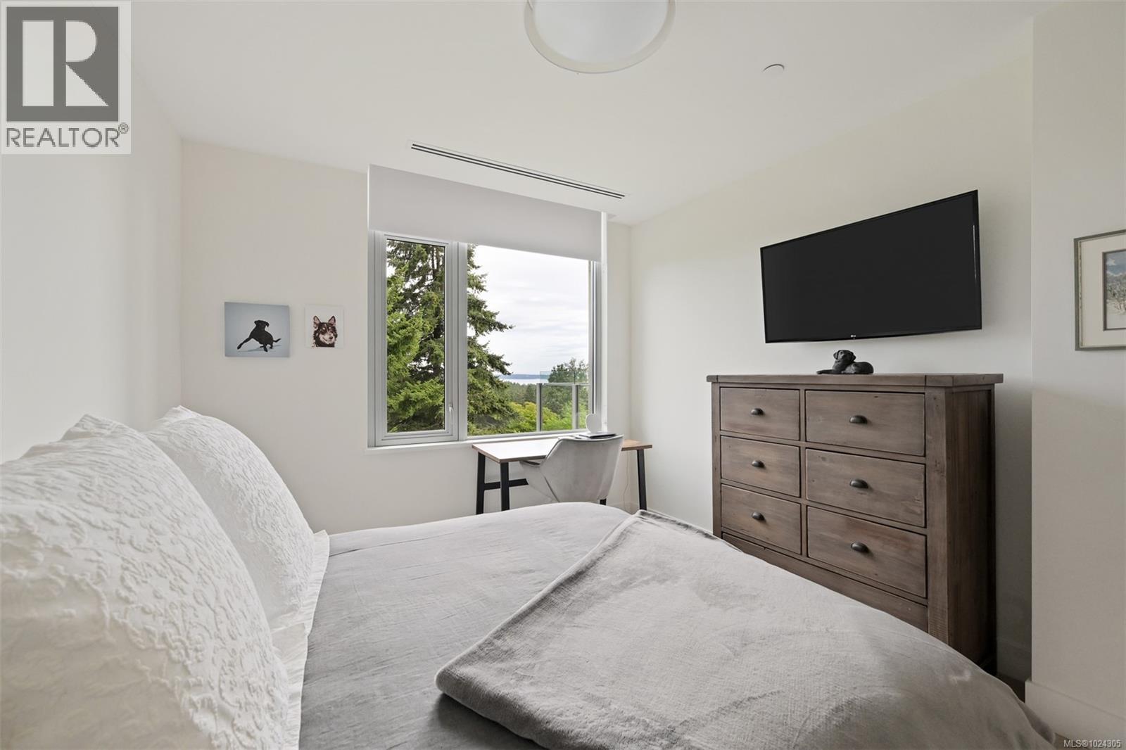 202 5388 Hill Rise Terrace, Saanich