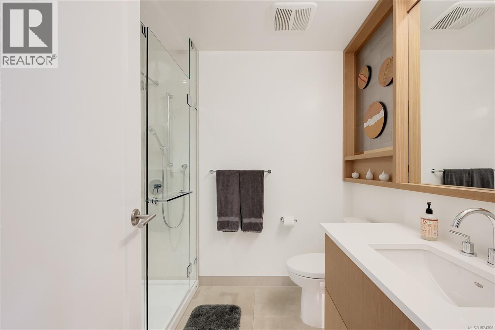 202 5388 Hill Rise Terrace, Saanich