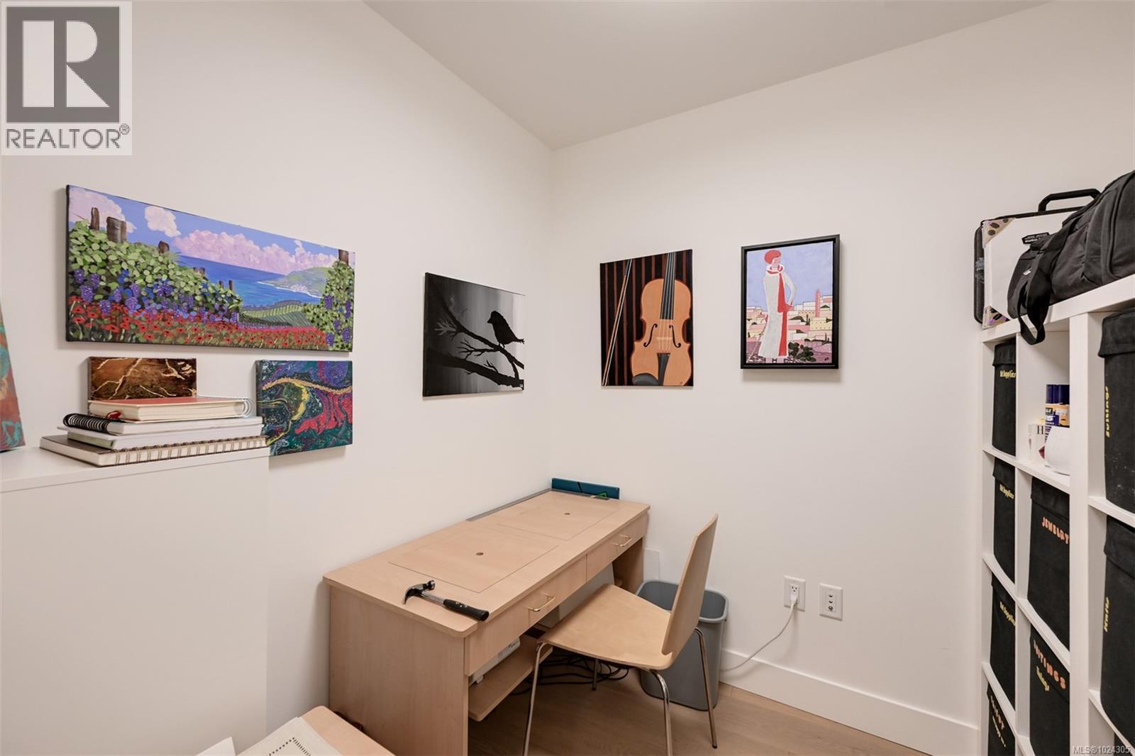 202 5388 Hill Rise Terrace, Saanich