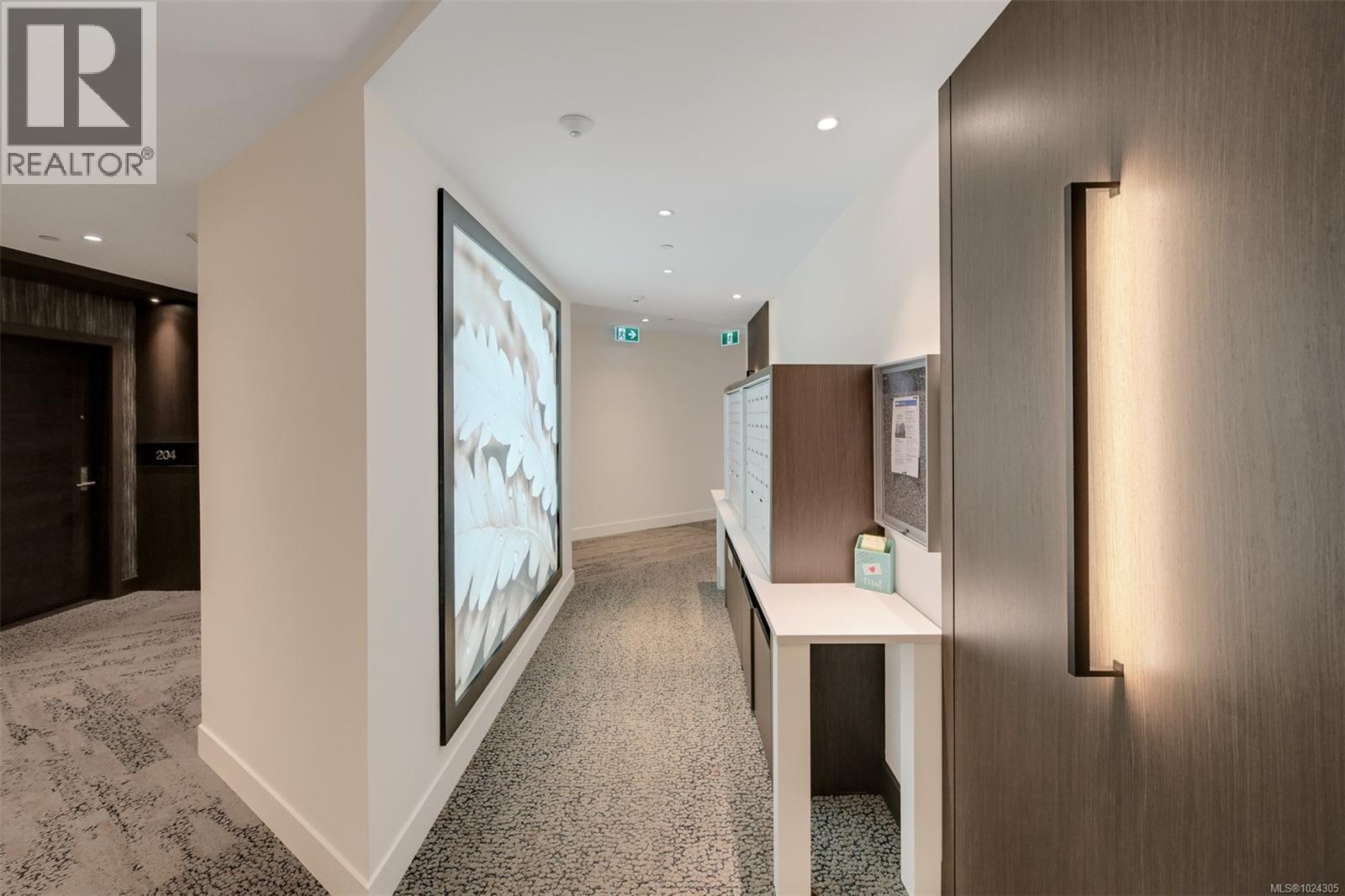 202 5388 Hill Rise Terrace, Saanich