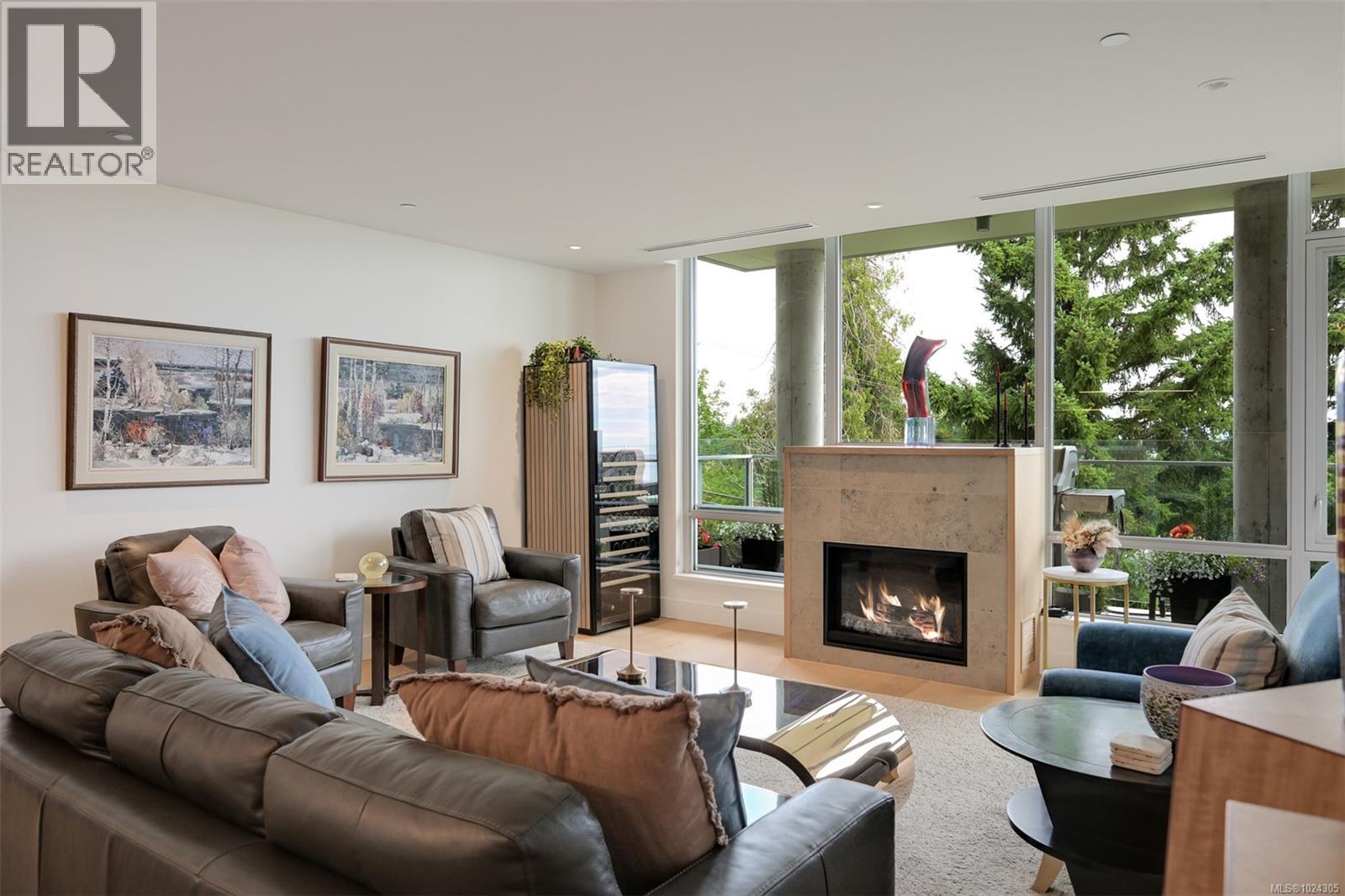 202 5388 Hill Rise Terrace, Saanich