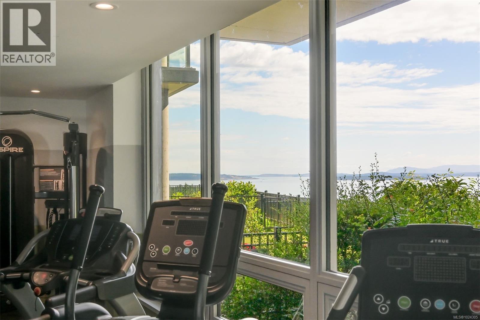 202 5388 Hill Rise Terrace, Saanich